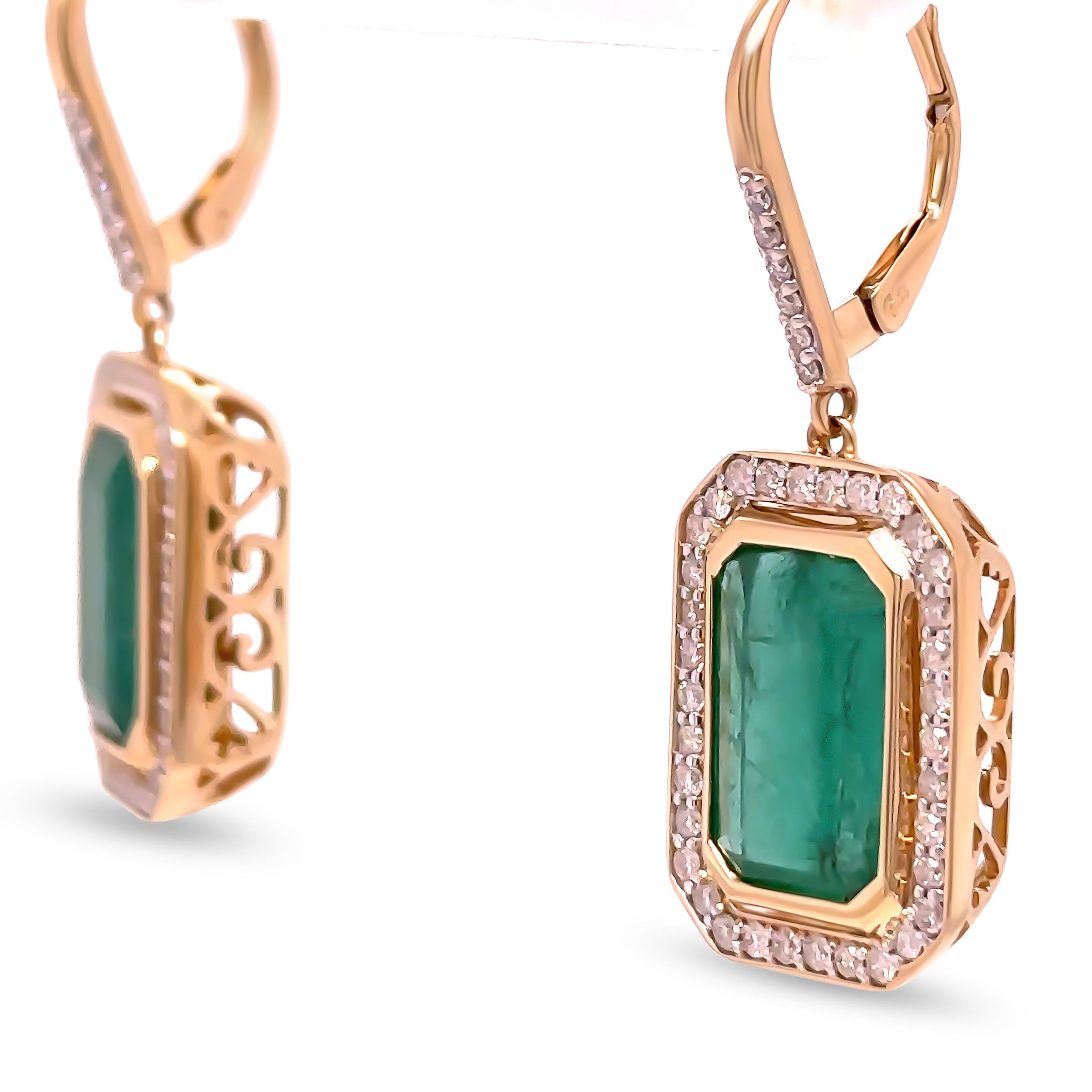Taglio smeraldo Orecchini su misura in oro giallo 14ct con smeraldo e diamante 10,72ct in vendita