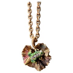 Maßgeschneiderter 14K Emaille und Diamant Frosch und Lily Pad Anhänger