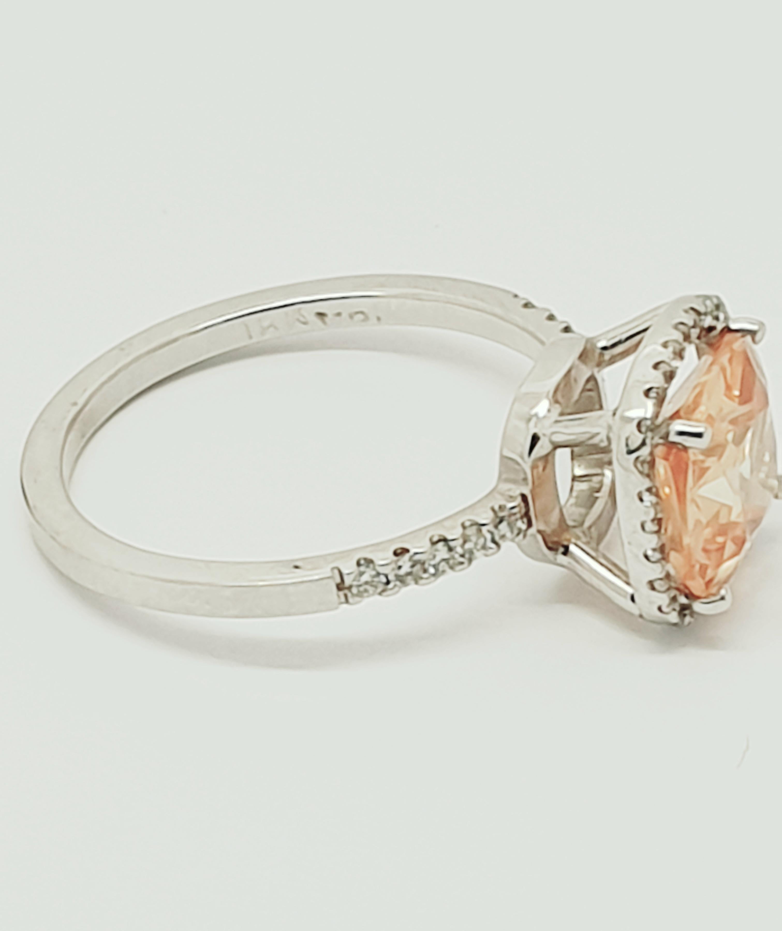 Maßgeschneiderter 18 Karat Weißgold Zirkon-Diamant-Ring (Zeitgenössisch) im Angebot