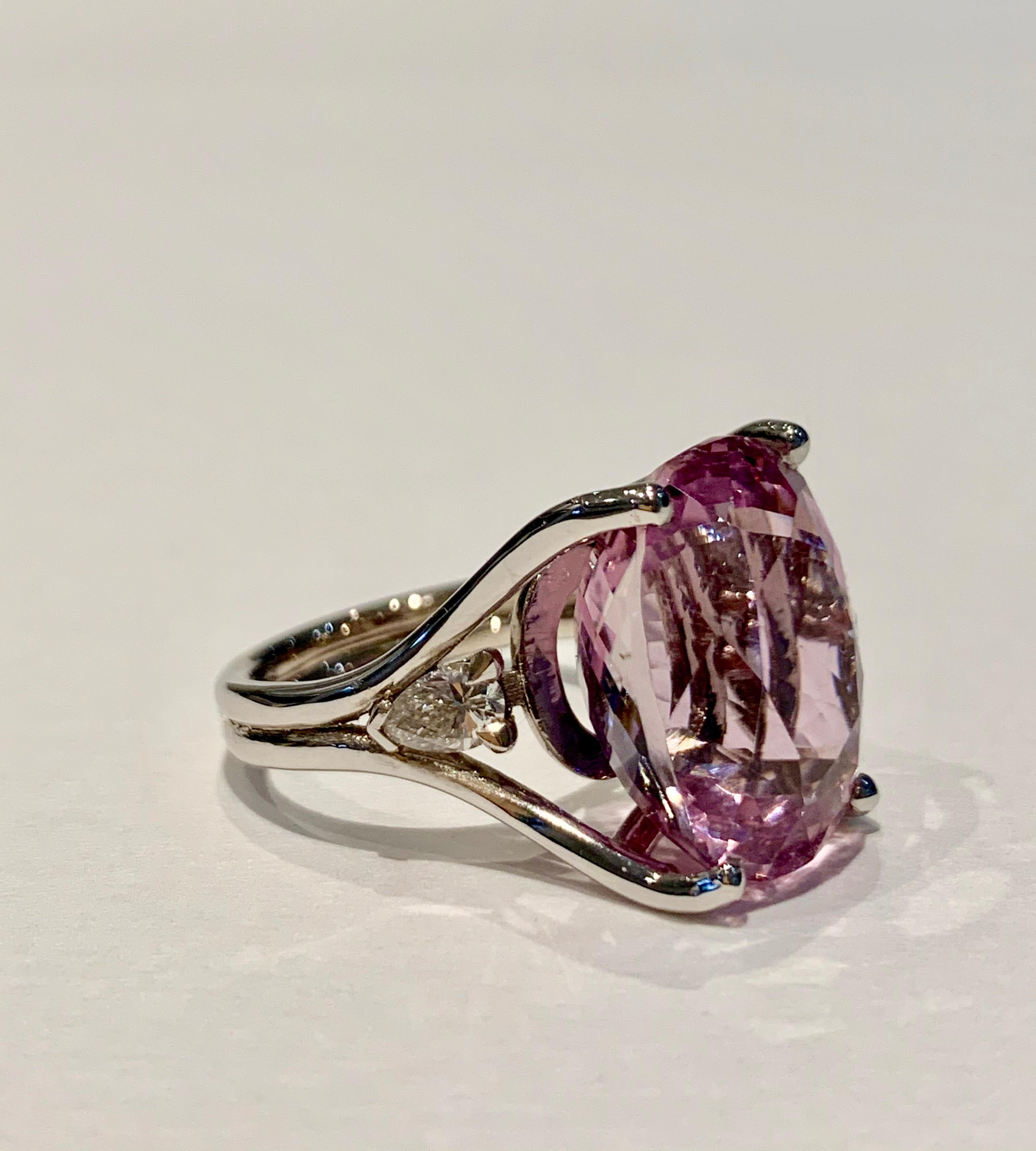 Bespoke 18 Carat Pink Oval Kunzite and Diamond Ring in 18 Carat White Gold For Sale 1