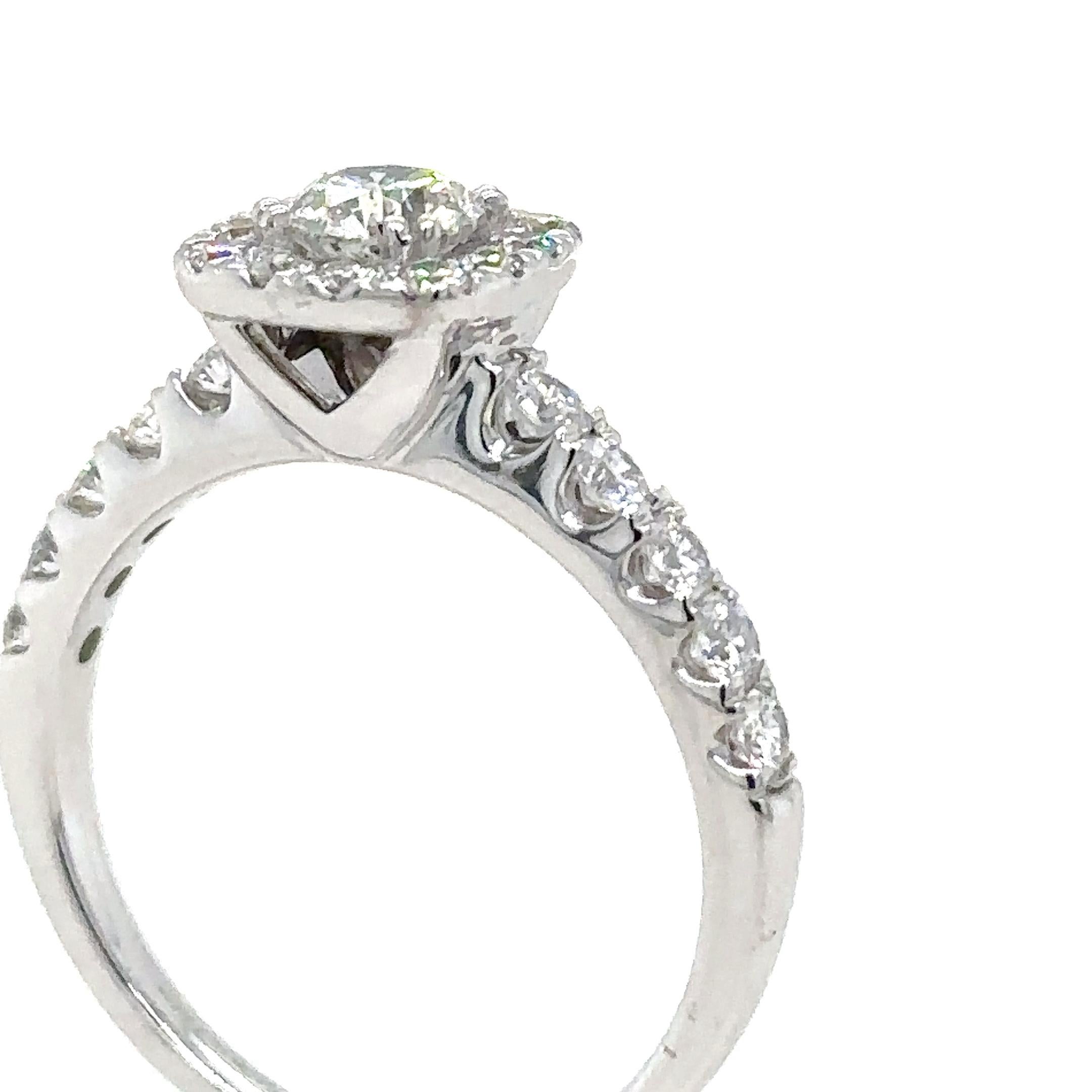 Bague de fiançailles sur mesure en or blanc 18 carats avec diamants 1,19 carat en vente 1