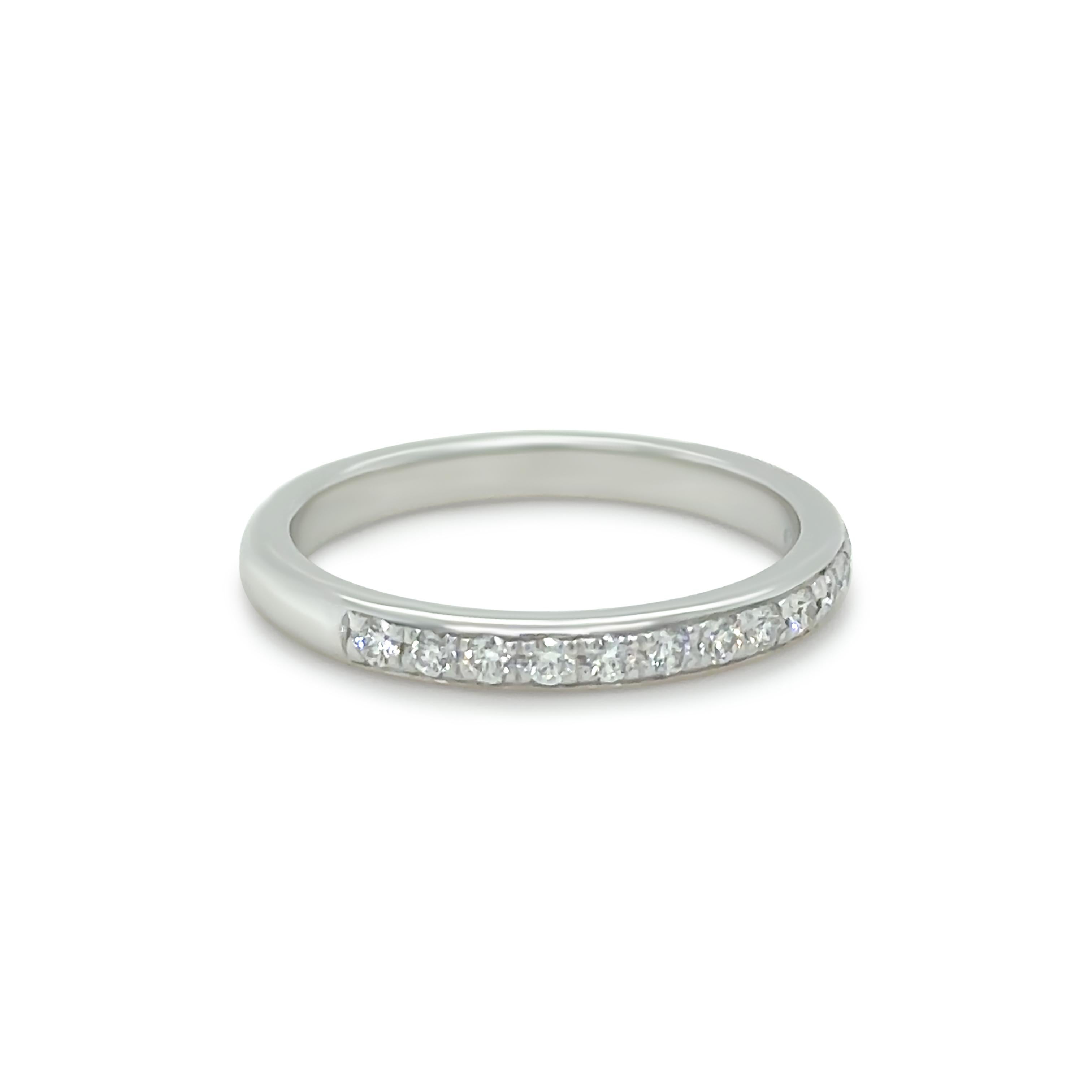 Round Cut Bespoke 18ct White Gold Pave Diamond Ring 0.28ct For Sale