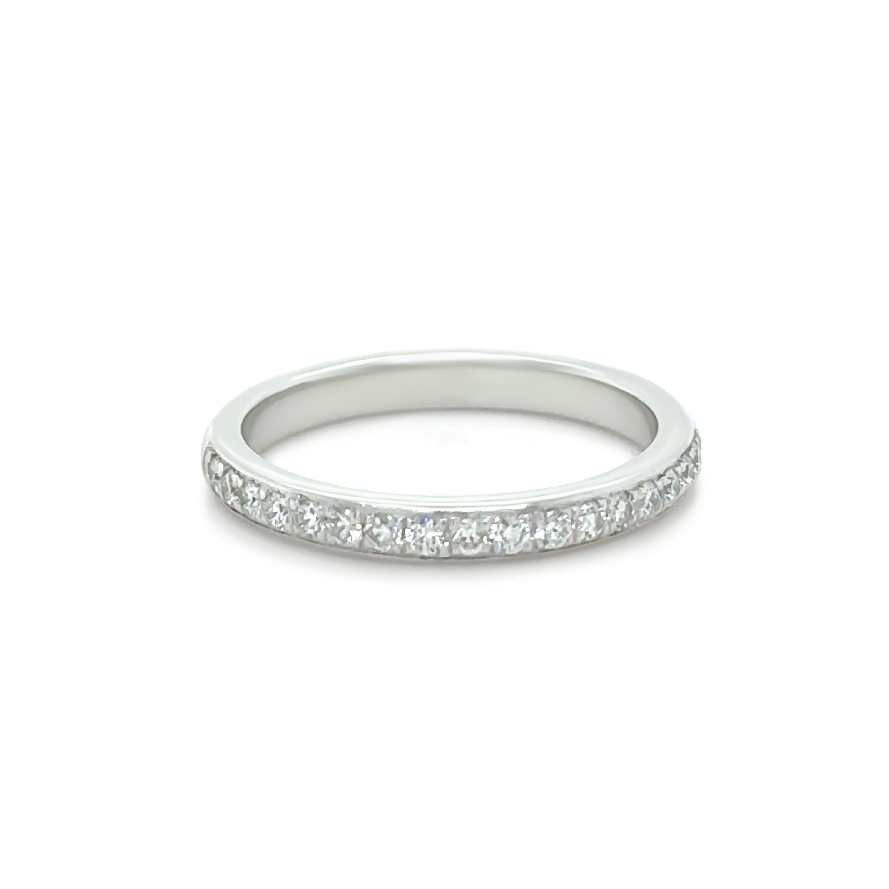 Round Cut Bespoke 18ct White Gold Pave Diamond Ring 0.28ct For Sale