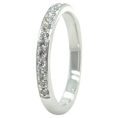 Anillo a medida de oro blanco de 18 ct con pavé de diamantes 0,28 ct