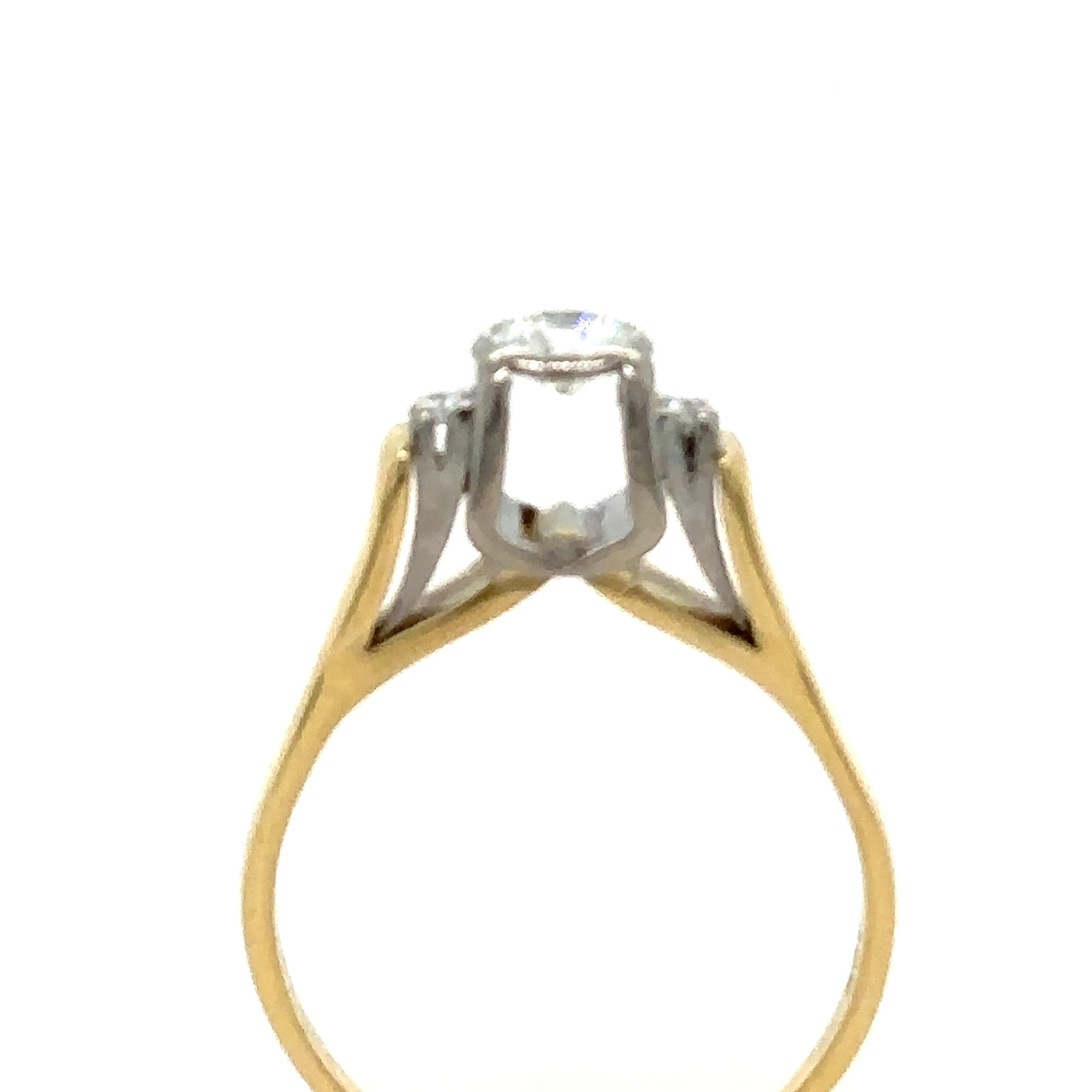 Bespoke 18 Carat Yellow Gold Diamond Ring 0.43 Carat In Excellent Condition In SYDNEY, NSW