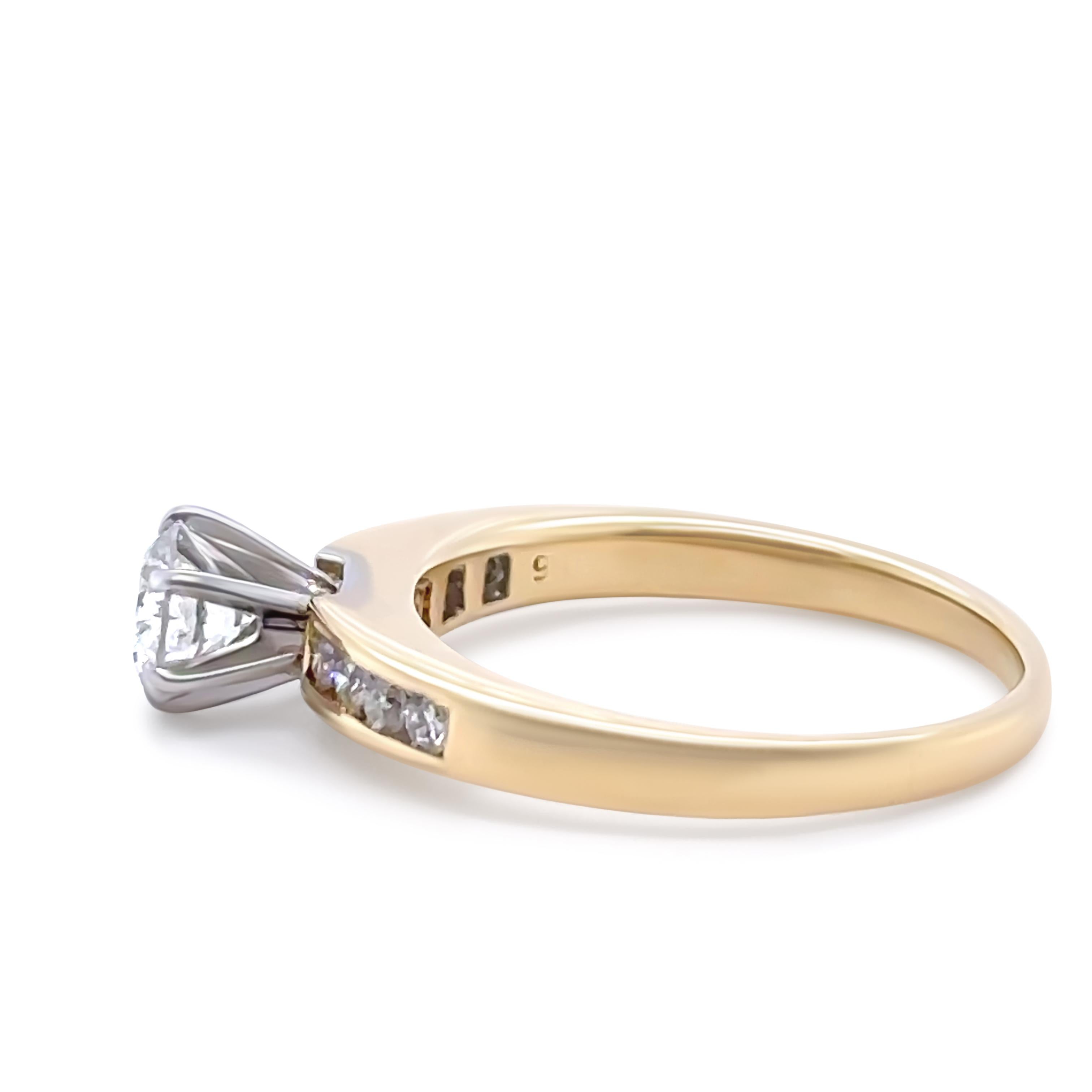 Bague de fiançailles sur mesure en or jaune et blanc 18 carats avec diamants 0,56 carat Excellent état - En vente à SYDNEY, NSW