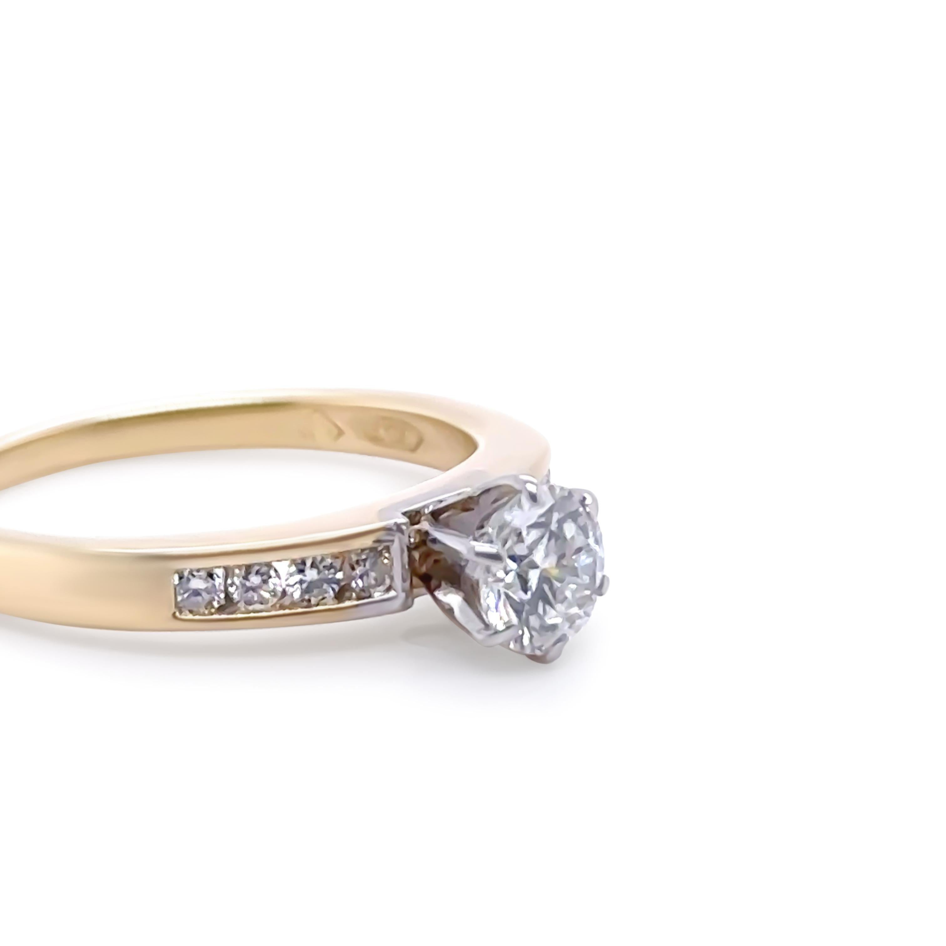 Bague de fiançailles sur mesure en or jaune et blanc 18 carats avec diamants 0,56 carat Pour femmes en vente