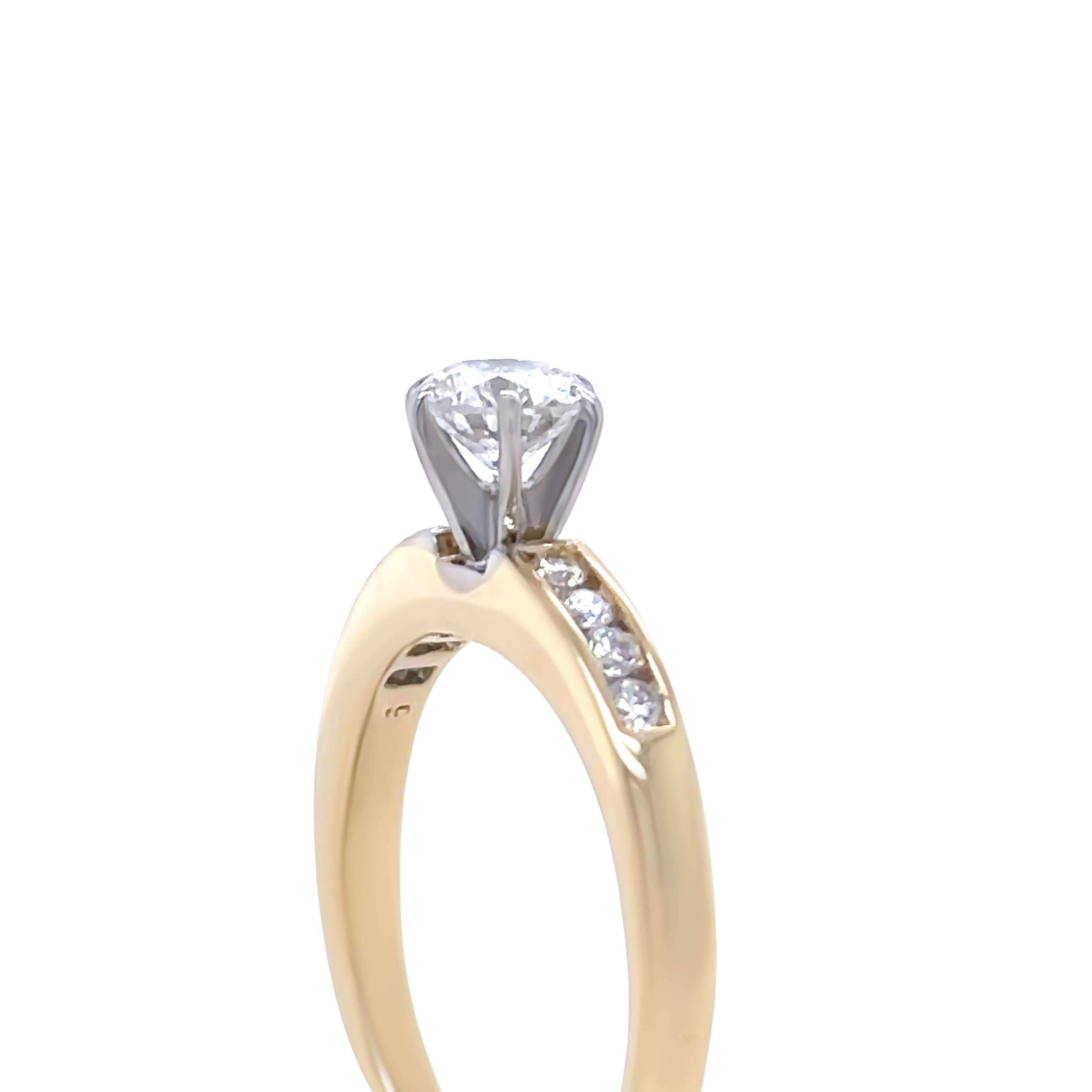 Bague de fiançailles sur mesure en or jaune et blanc 18 carats avec diamants 0,56 carat en vente 1