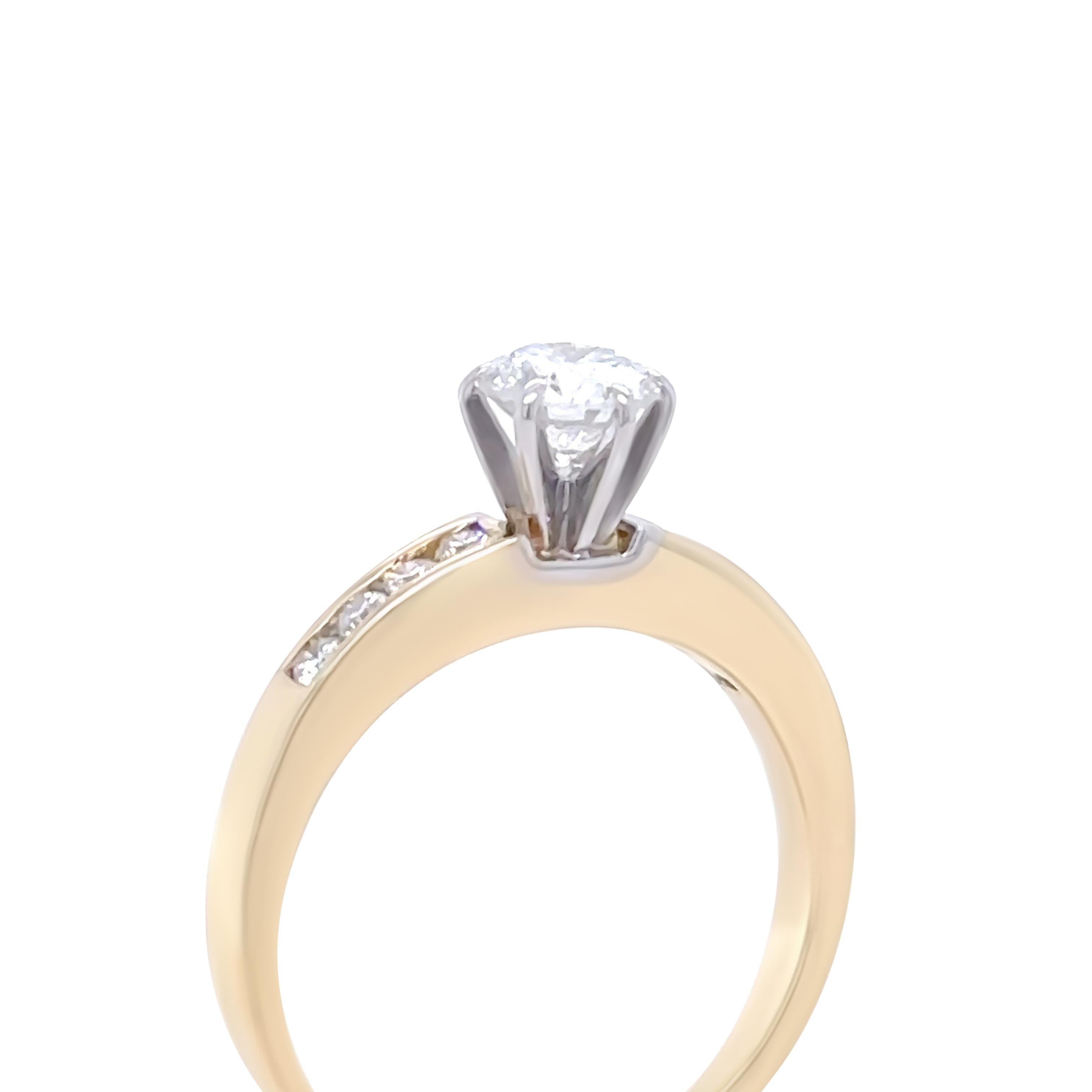 Bague de fiançailles sur mesure en or jaune et blanc 18 carats avec diamants 0,56 carat en vente 2