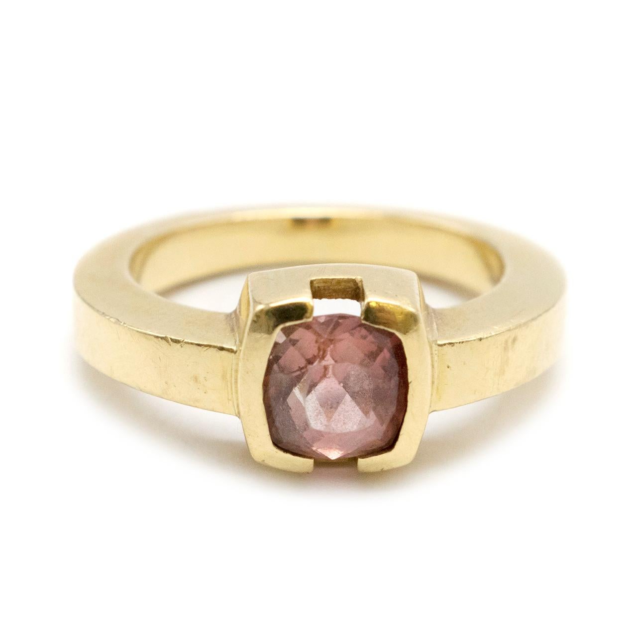 Women's Bespoke 18 Karat Yellow Gold Pink Sapphire Ring