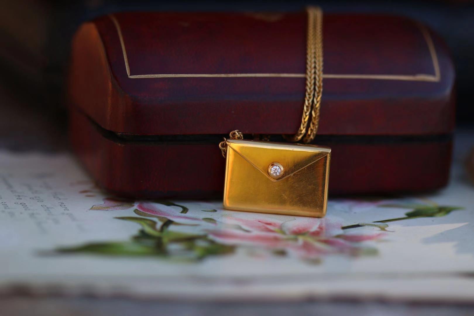 Bespoke 18K Yellow Gold Small Love Letter Pendant Necklace In New Condition In Banbury, GB