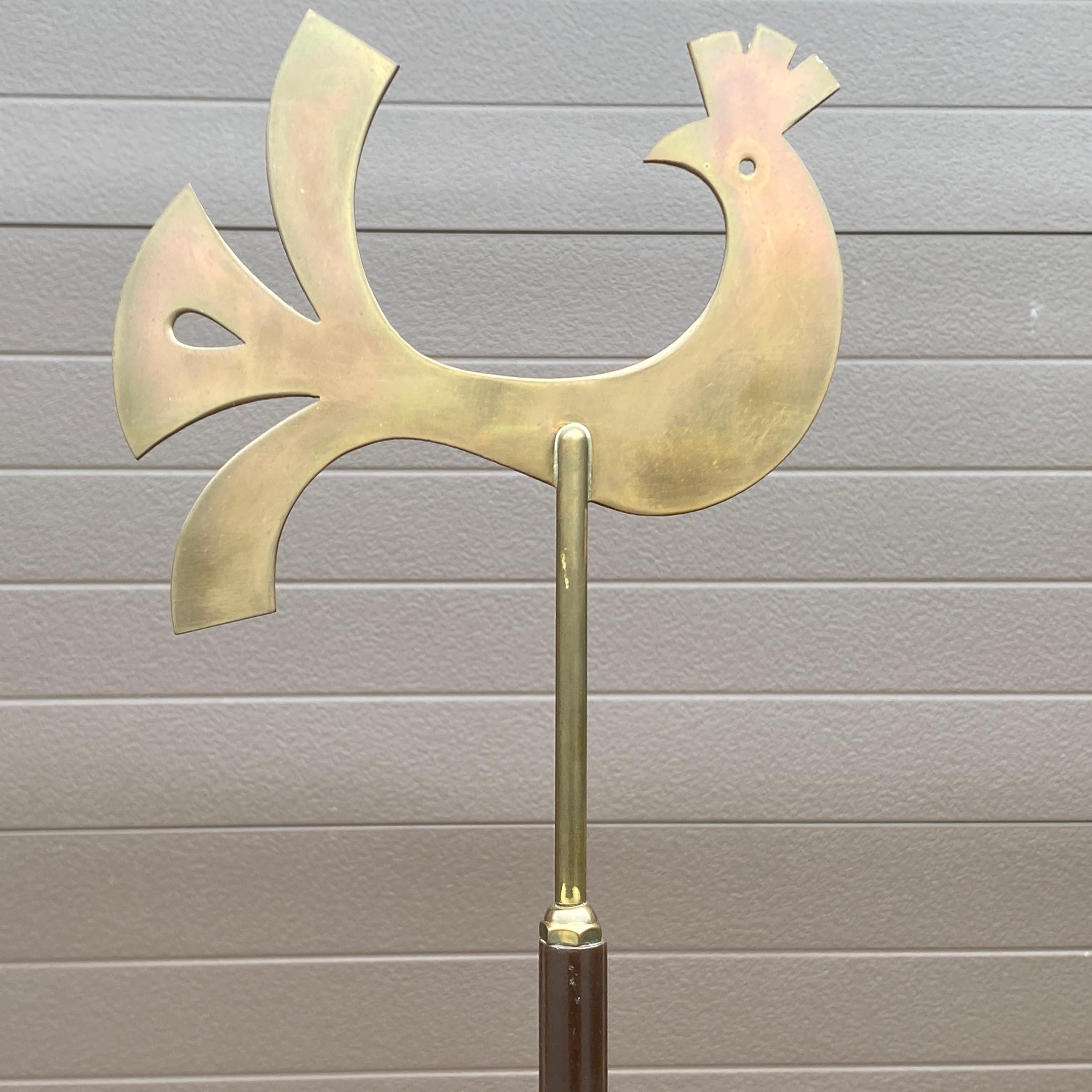 Fait main Lampadaire tripode en laiton et acier des années 1950 d'après Tommi Parzinger en vente