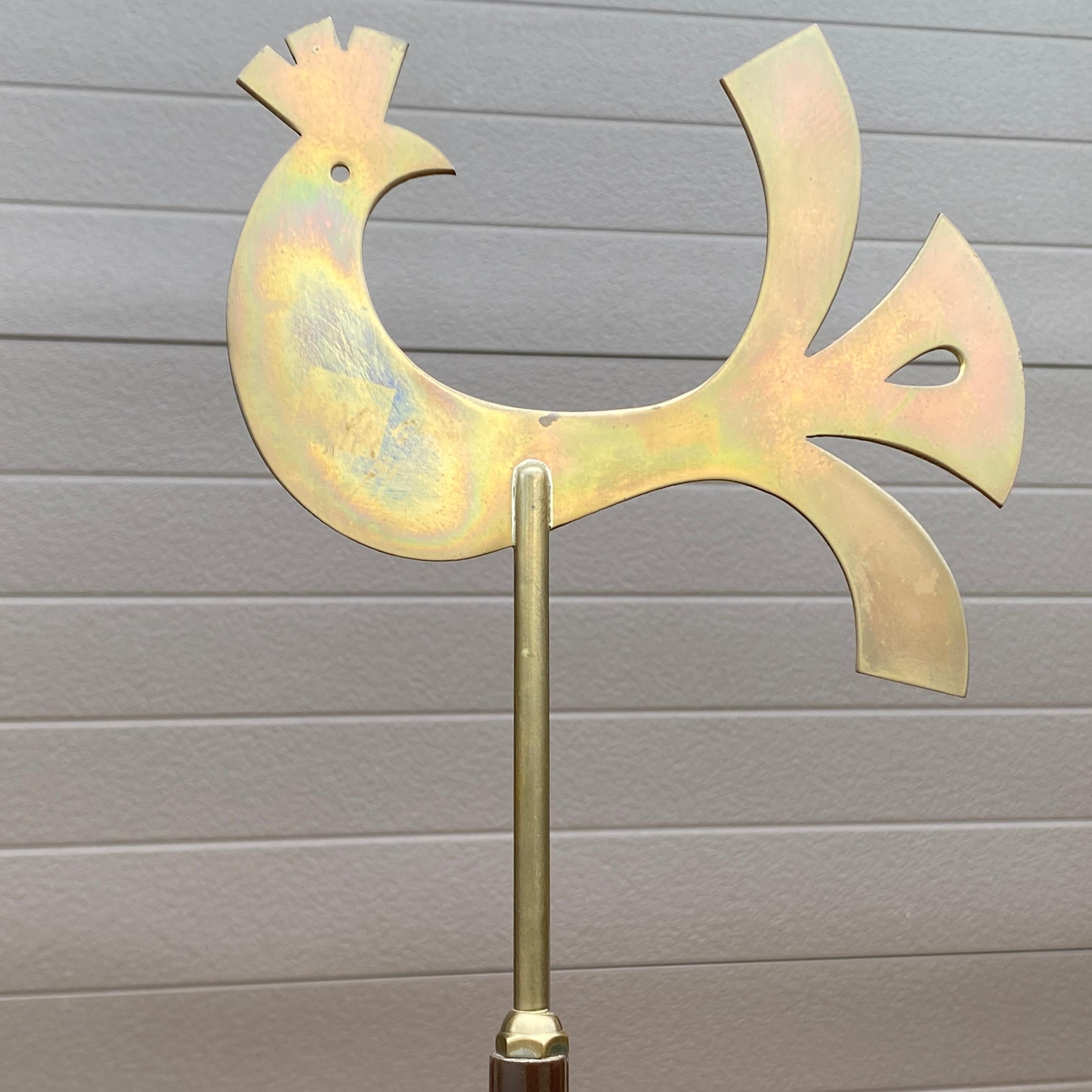Lampadaire tripode en laiton et acier des années 1950 d'après Tommi Parzinger Bon état - En vente à West Chester, PA