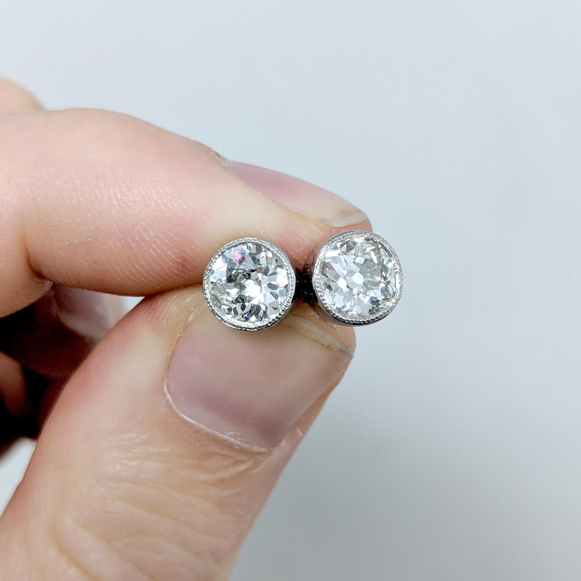Bespoke 2 Carat Cushion Cut Diamond Stud Earrings Bei 1stdibs