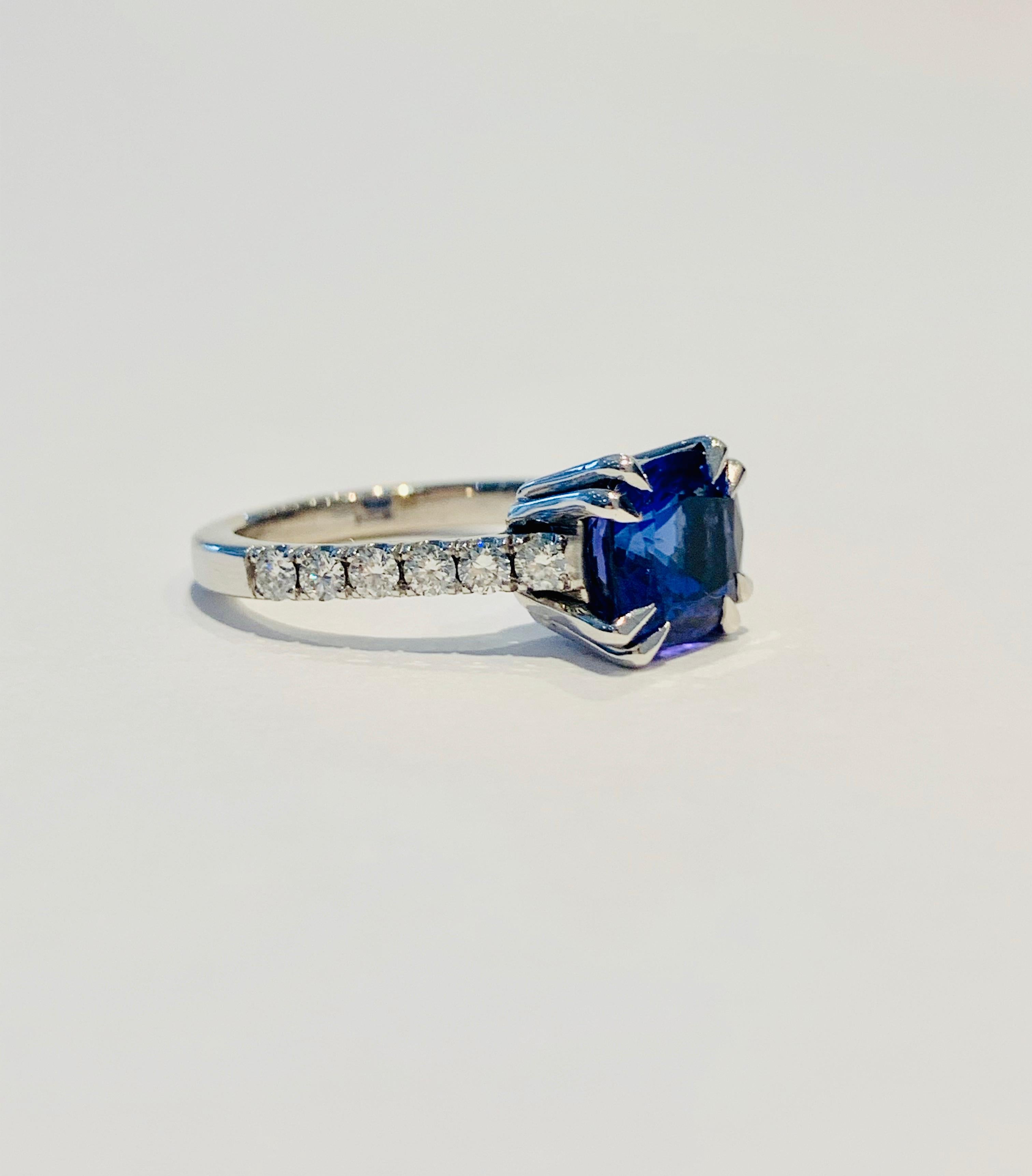 Bespoke 2.69ct AAAA Cushion Cut Tanzanite and Diamond Ring in 18ct White Gold In New Condition For Sale In Chislehurst, Kent