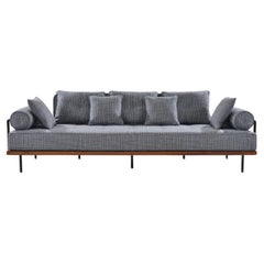 Maßgeschneidertes 3sitzer-Sofa aus aufgearbeitetem Hartholz und Messingrahmen von P. Tendercool ( Innenraum)