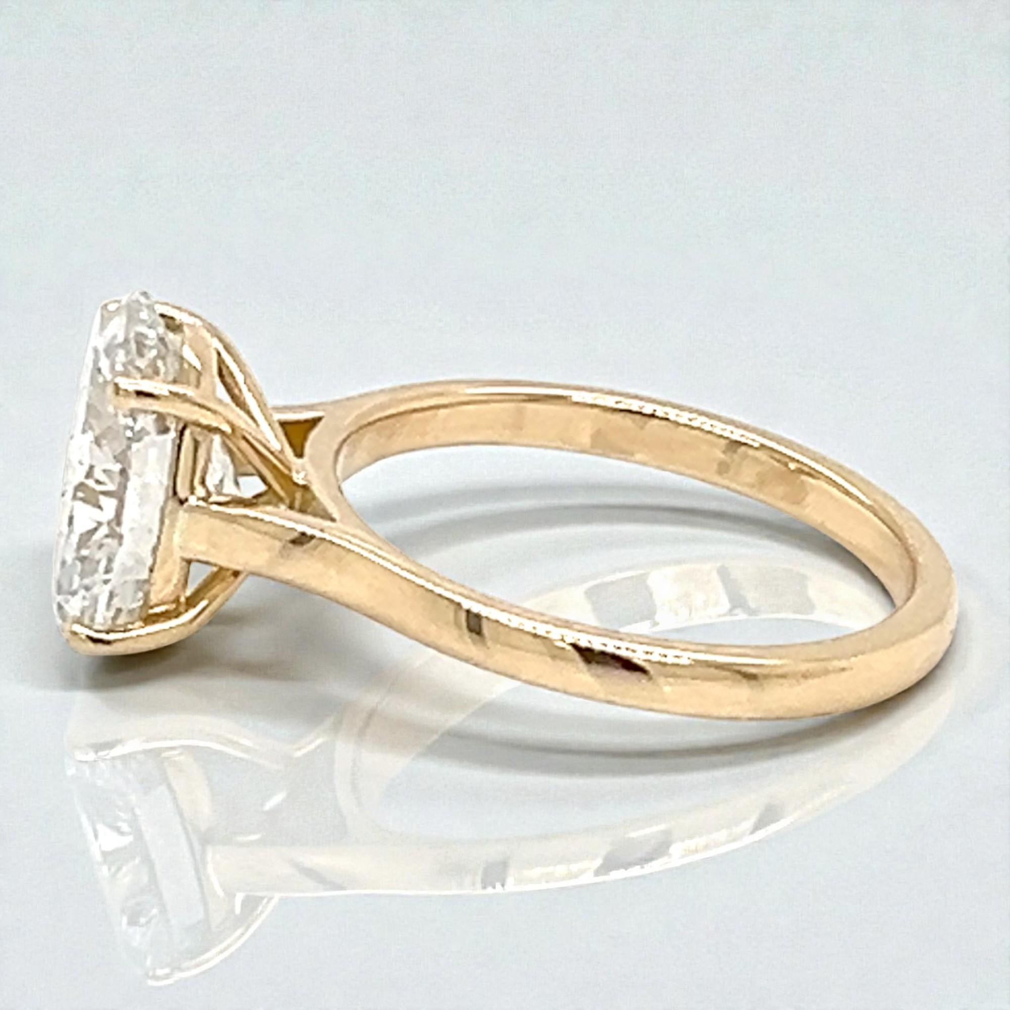 Anillo solitario de compromiso Hasbani Diamante pera de 3 quilates en oro de 18 quilates GIA F VVS a medida en venta 9