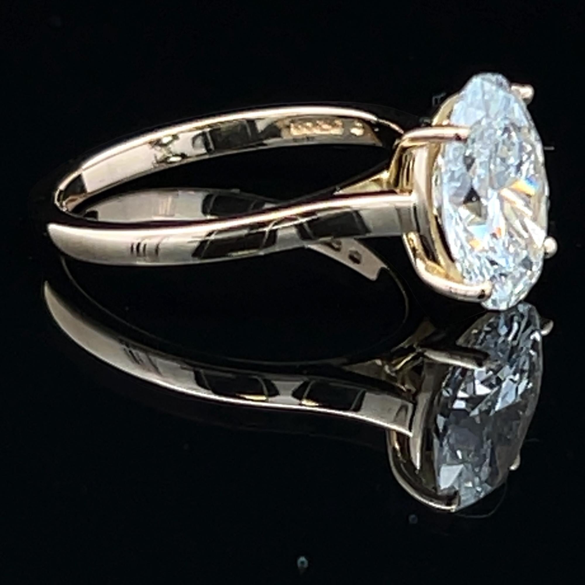 Anillo solitario de compromiso Hasbani Diamante pera de 3 quilates en oro de 18 quilates GIA F VVS a medida en venta 10