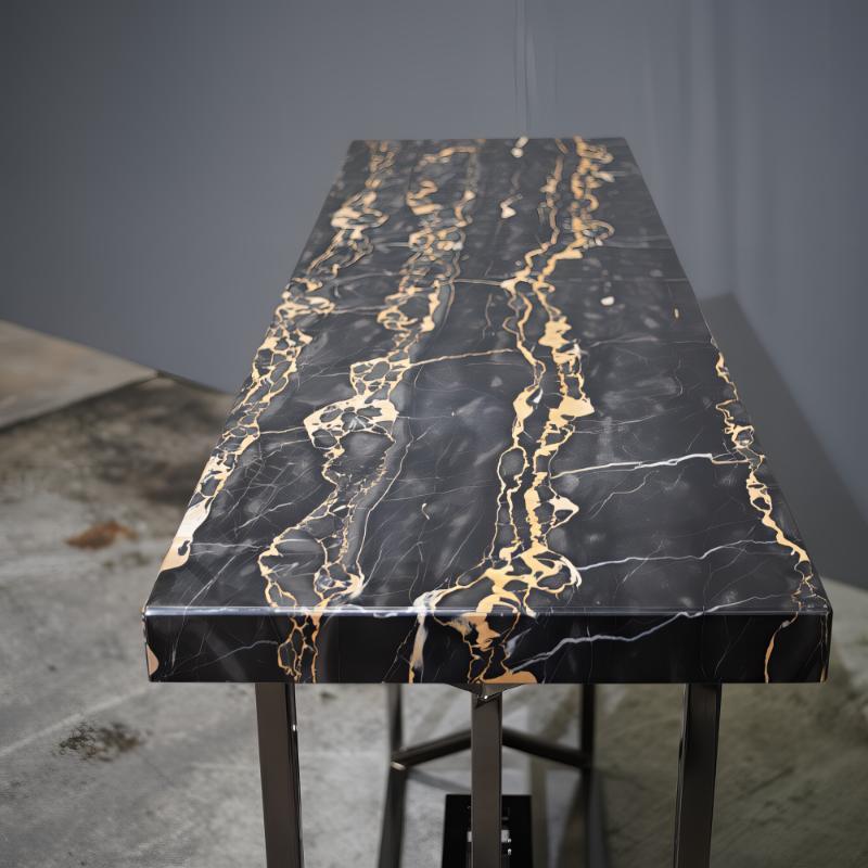 Exquisément fabriquée, la table console Bespoke Arabescato Corchia Black Marble Top allie élégance et style contemporain. Son luxueux plateau en marbre Arabescato Corchia présente des veines blanches et dorées complexes sur un fond noir austère,
