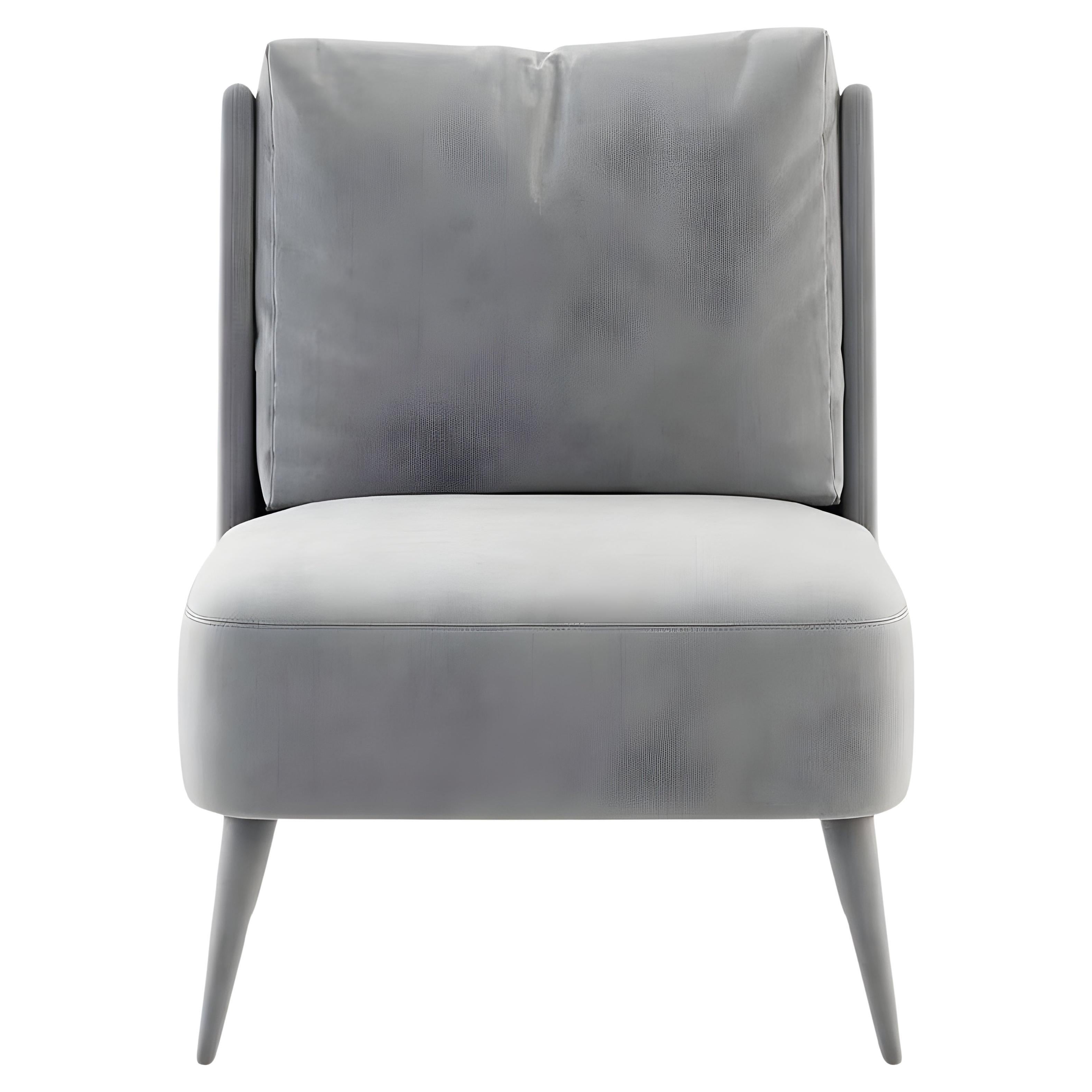 Silla de salón sin brazos a medida de terciopelo gris claro monótono con patas lacadas