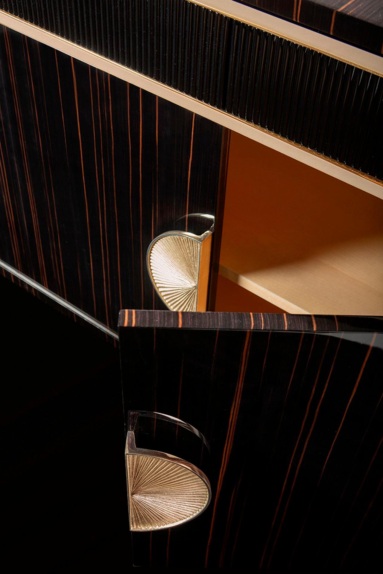 Espagnol Enfilade à 4 tiroirs en bois et cuir Katalox fait à la main de style Art Déco sur mesure en vente