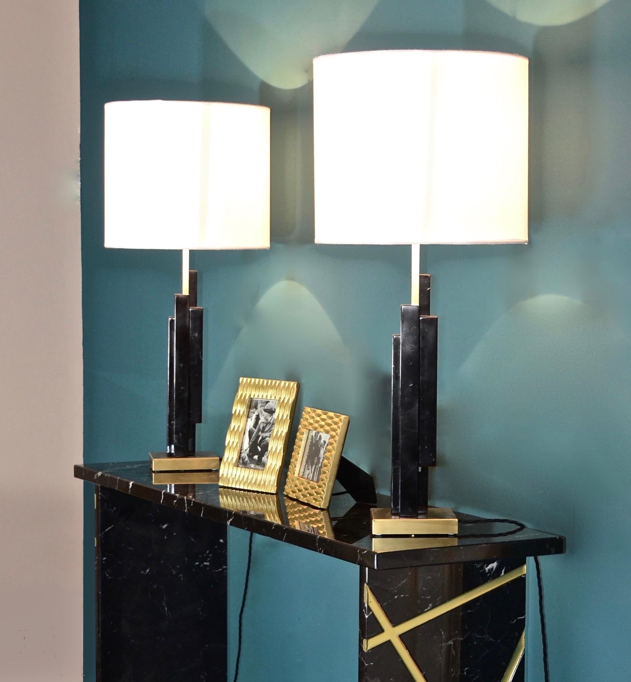 Italian Art Deco Style Pair of Black White Marble Satin Brass Modern Table Lamps 4