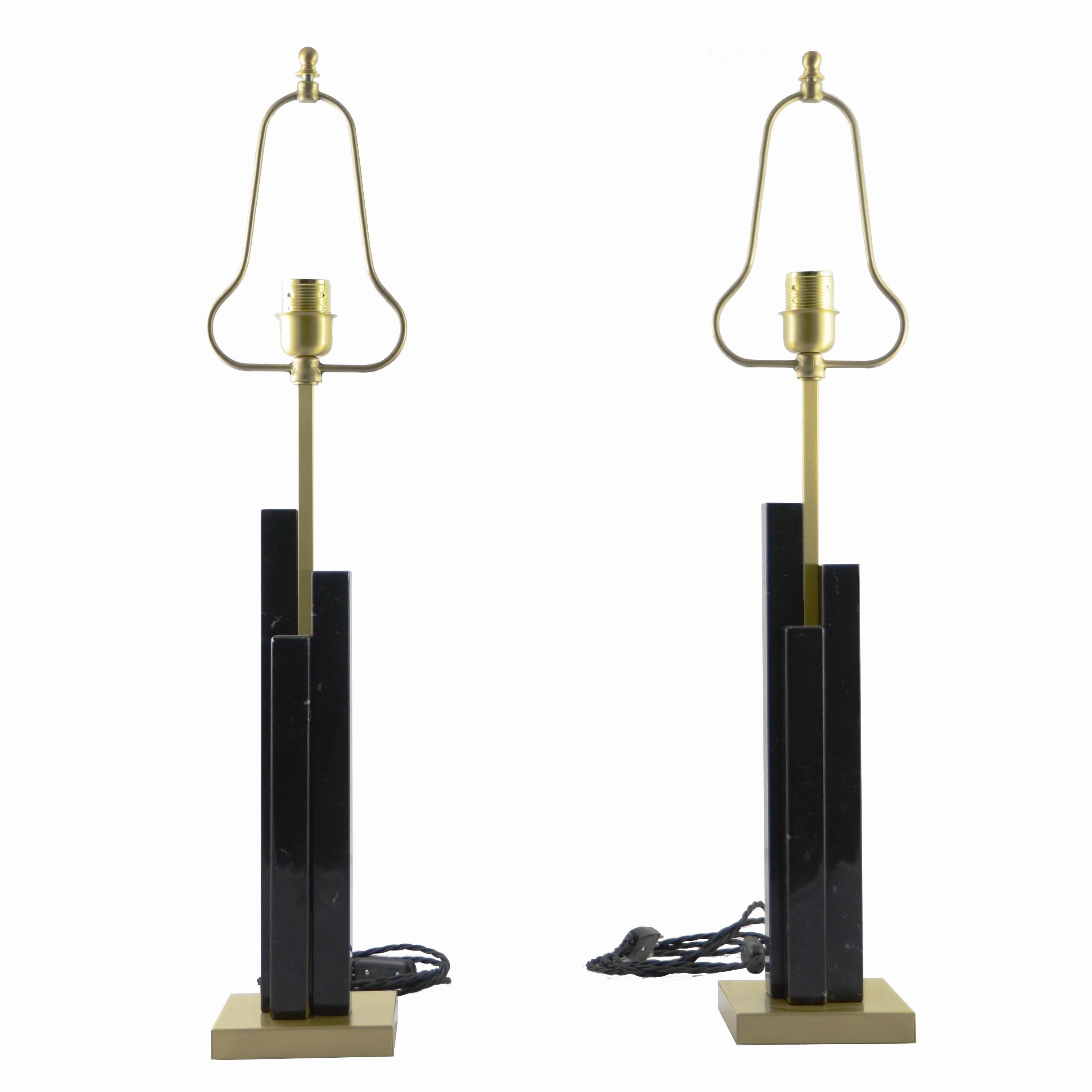 Italian Art Deco Style Pair of Black White Marble Satin Brass Modern Table Lamps In New Condition In New York, NY