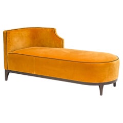 Chaise longue de style Art déco sur mesure en velours jaune moutarde avec passepoil gris 