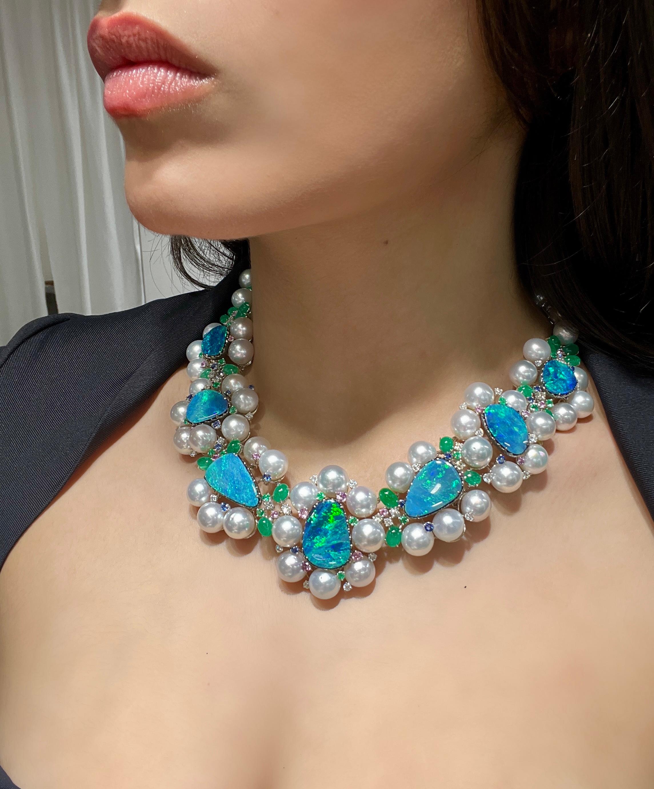 Taille brillant Collier en or blanc 18 carats composé d'opales australiennes et de diamants. en vente