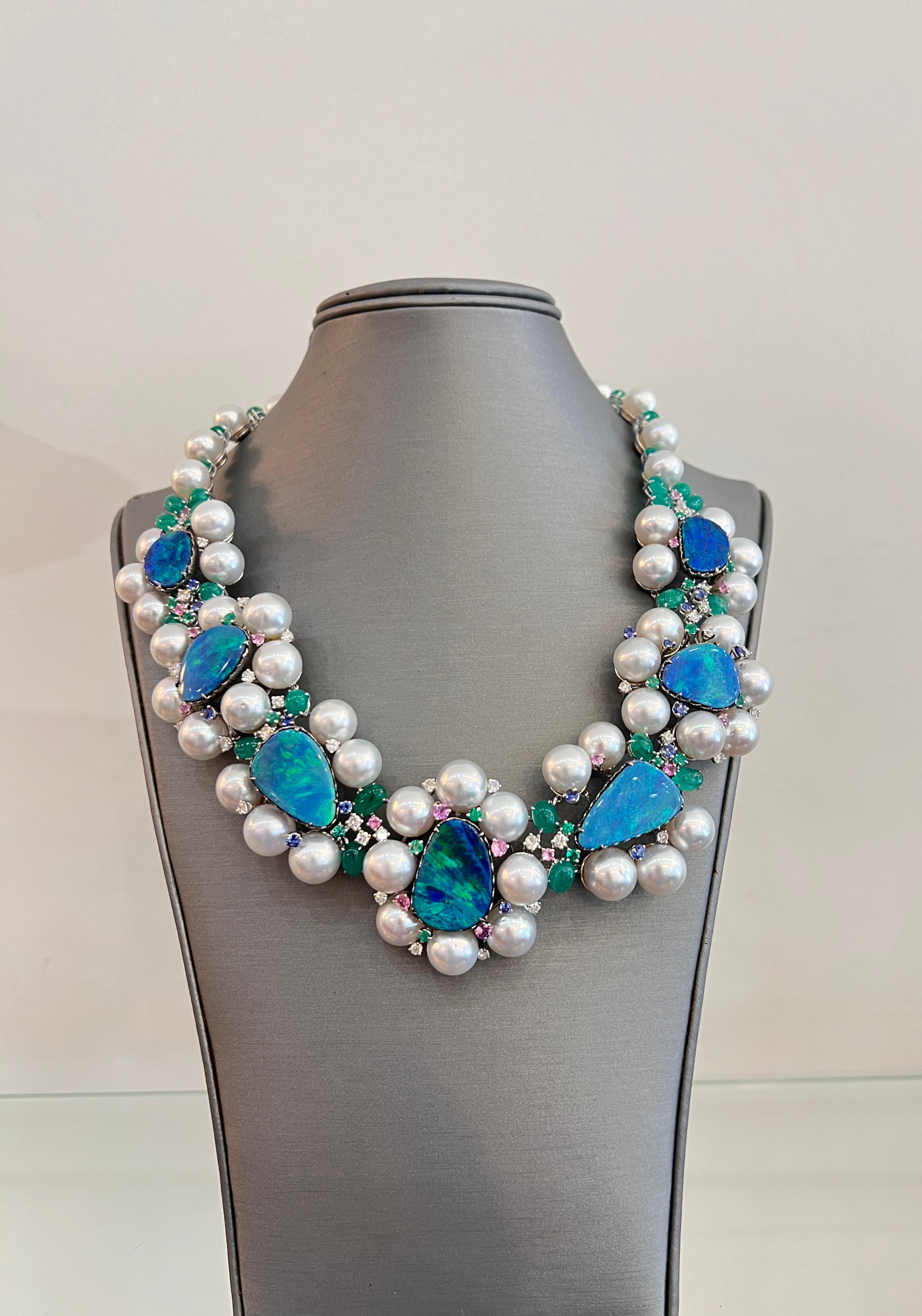 Collier en or blanc 18 carats composé d'opales australiennes et de diamants. en vente 2