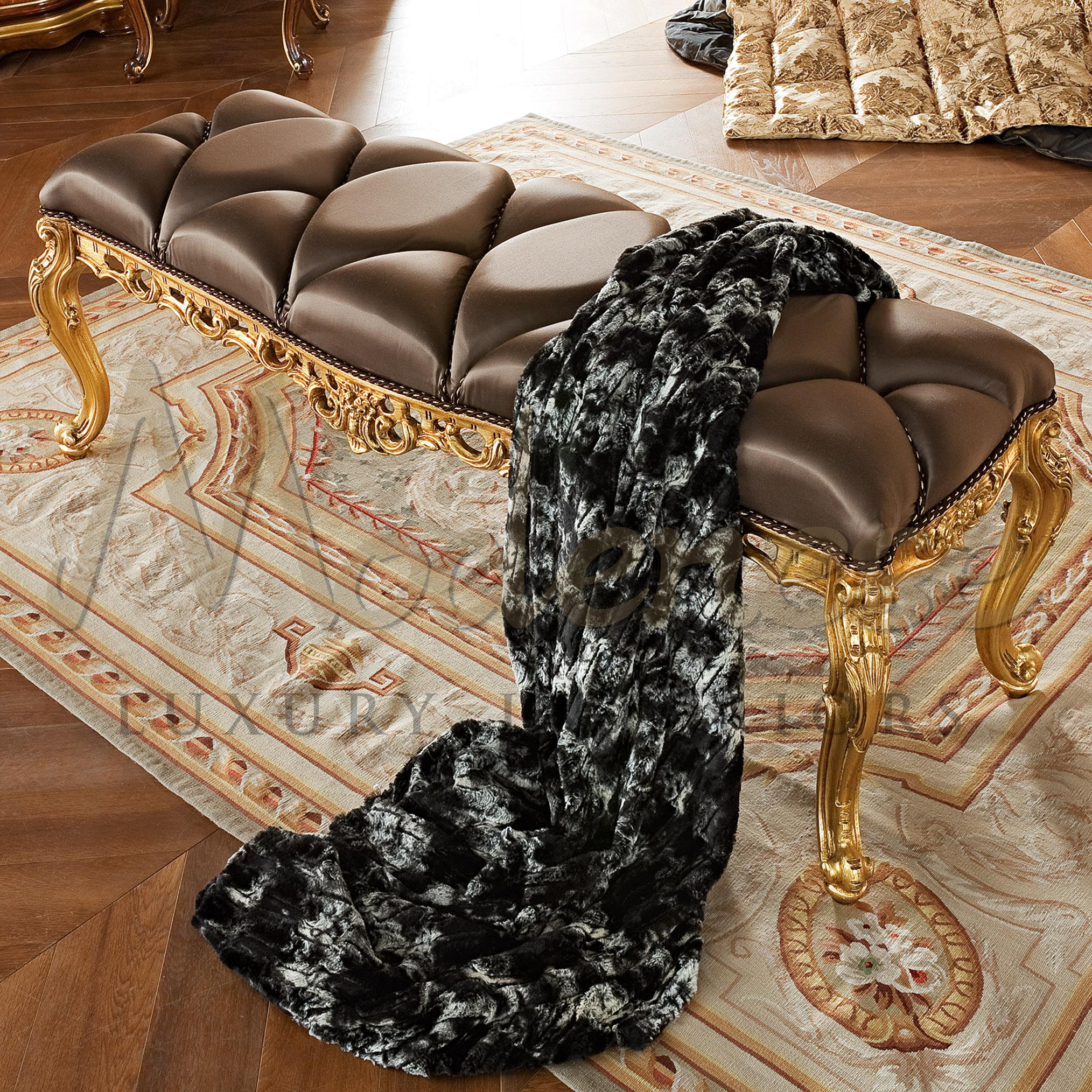 Maßgeschneiderte Barock getuftete Bettbank mit Blattgold von Modenese Interiors (Italienisch) im Angebot