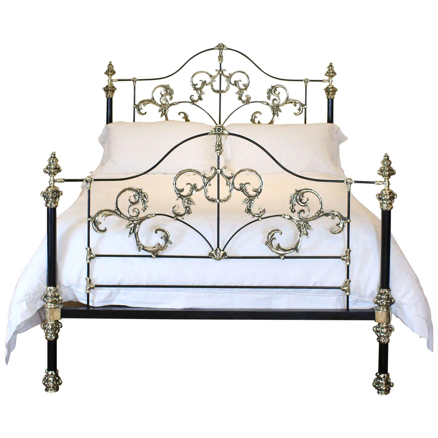 Lit Tangier en laiton et fer sur mesure en vente