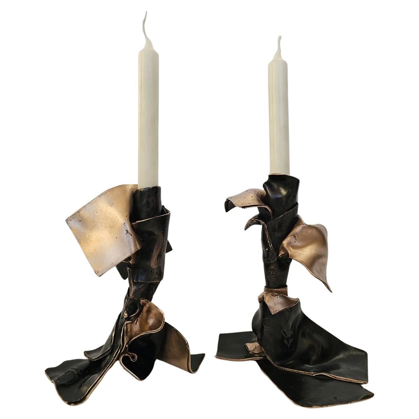Candelabro in bronzo Les Fleurs du Mal di Alina Alamorean.
Le dimensioni: L. 8,75