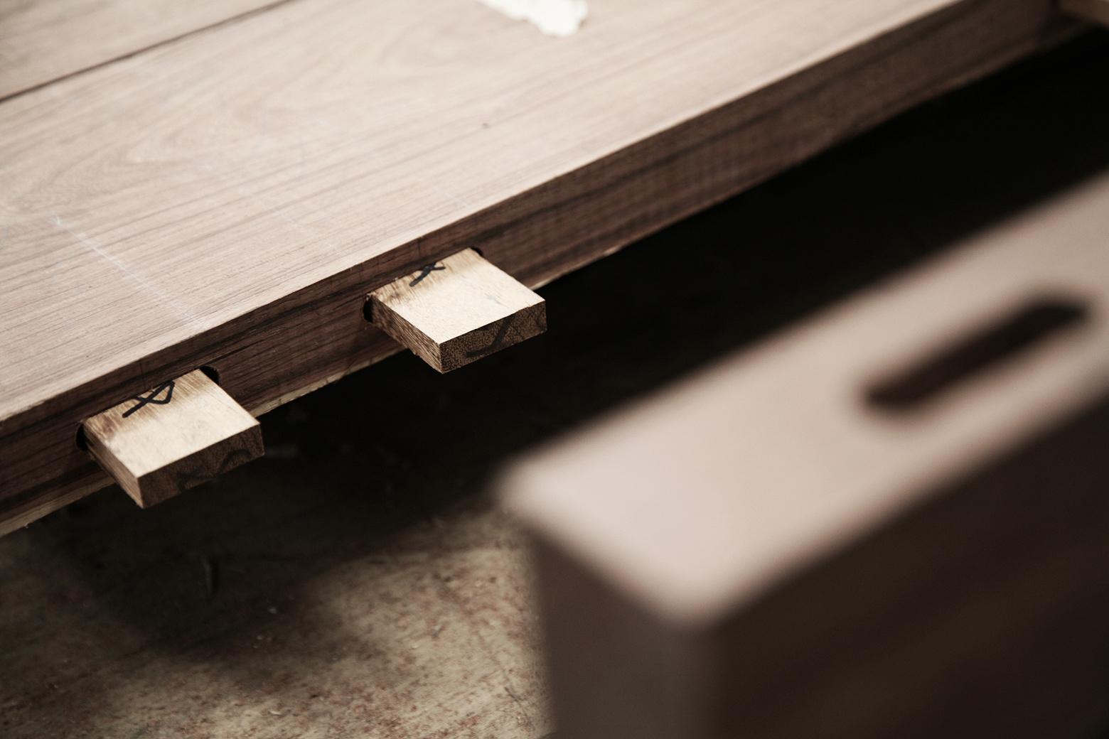 Bespoke Brutalist Japan Desk, Reclaimed Hardwood, with Extension by P.Tendercool For Sale 10
