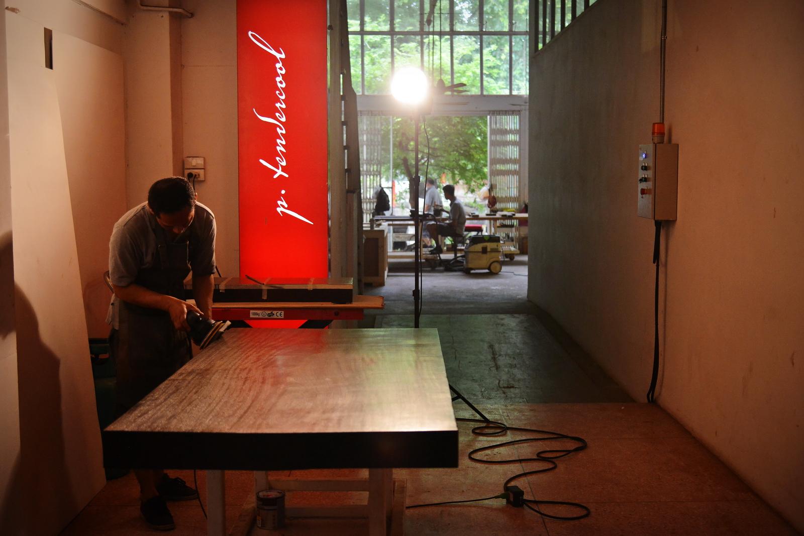 Bespoke Brutalist Meets Japan Desk, Antique Hardwood Slab, by P. Tendercool For Sale 4