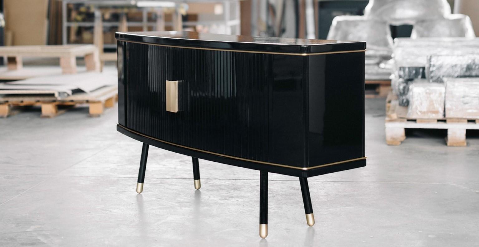 Bespoke cabinet by Magdalena Tekieli.
Dimensions: L 150 x D 50 x H 70 cm,
Materials: brass, metal, oak, piano black gloss finish.

.