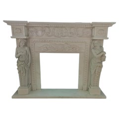Cheminée sur mesure en marbre blanc sculpté avec figures de cariatides