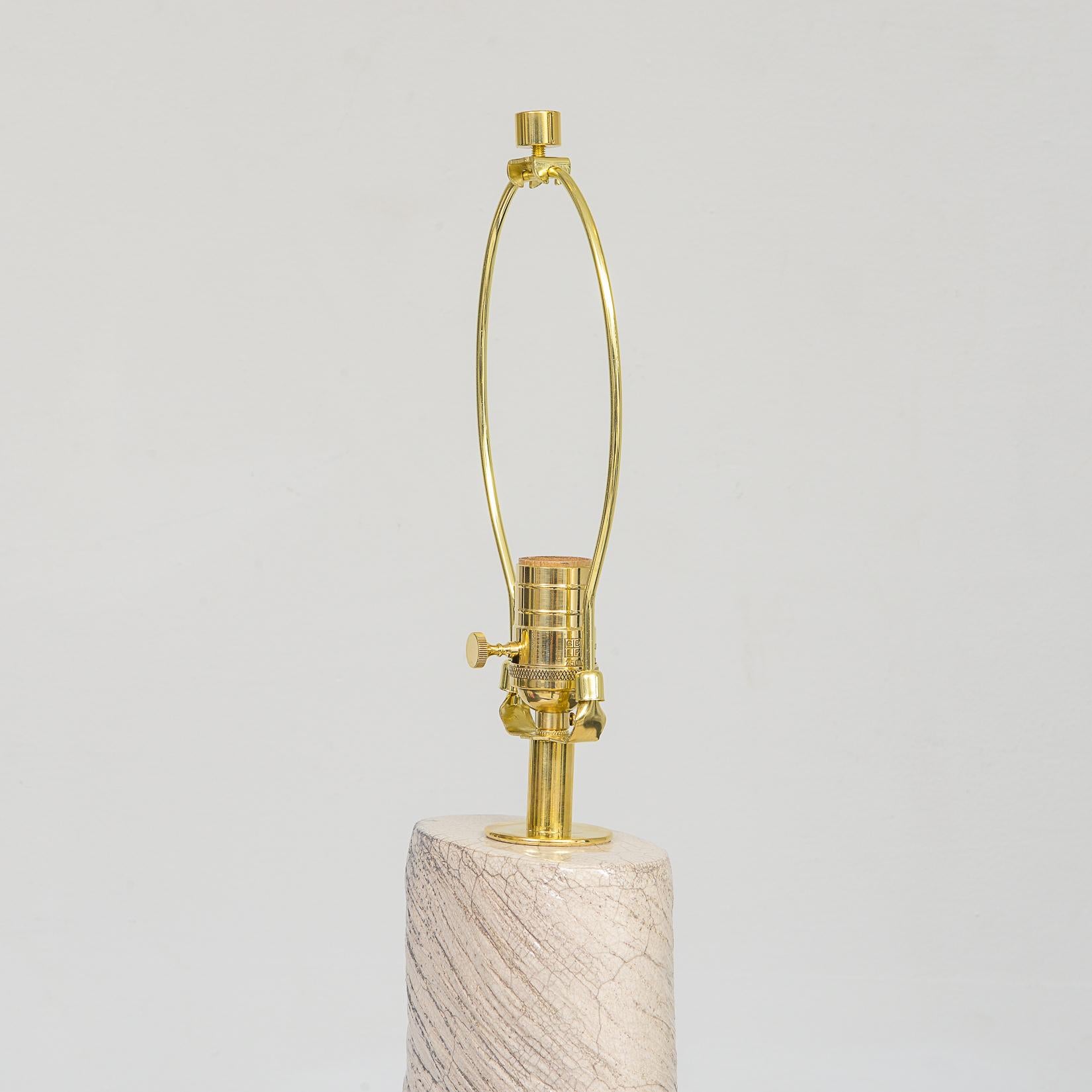XXIe siècle et contemporain Lampe ondulée en céramique sur mesure en vente