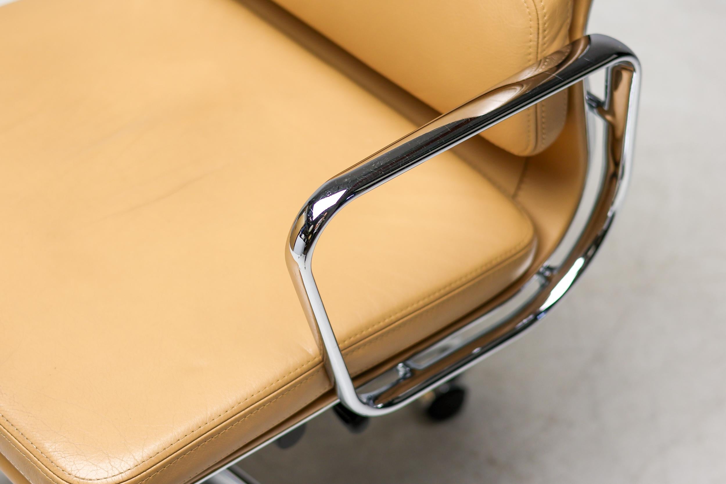 Bespoke Charles & Ray Eames Cognac Leather EA217 Desk Chair In Good Condition In Dronten, NL