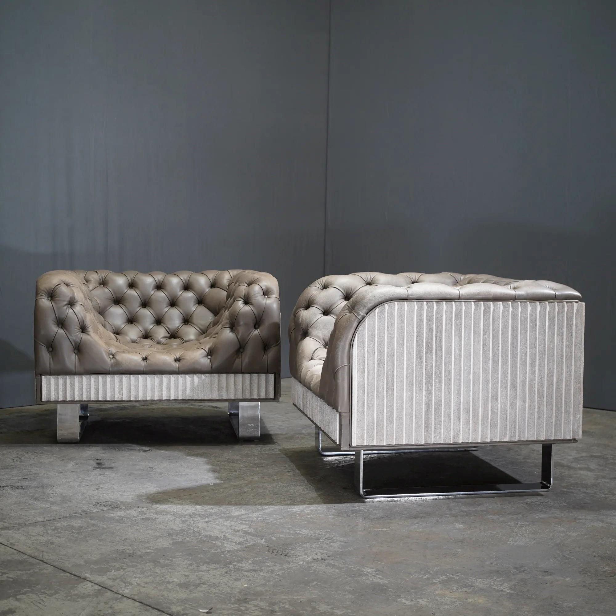 Maßgeschneiderter Betonsessel aus Zinn Napa Leder mit weichen Chesterfield-Details im Angebot 2