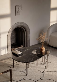 Table centrale en marbre contemporaine sur mesure:: par Chapter Studio