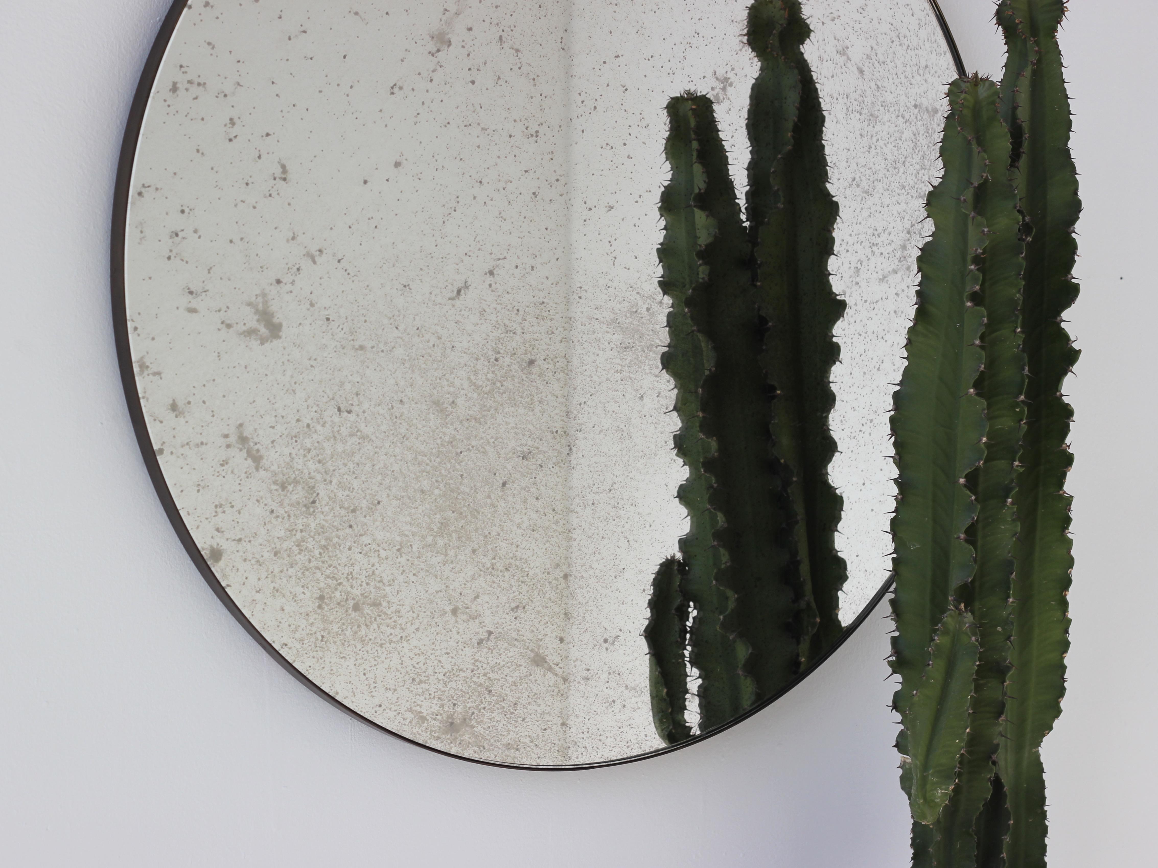 Miroir rond contemporain Orbis avec cadre en patine de bronze, grand modèle en vente 1
