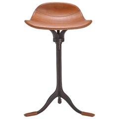 Tabouret pivotant à hauteur de comptoir sur mesure, cuir et laiton de P. Tendercool