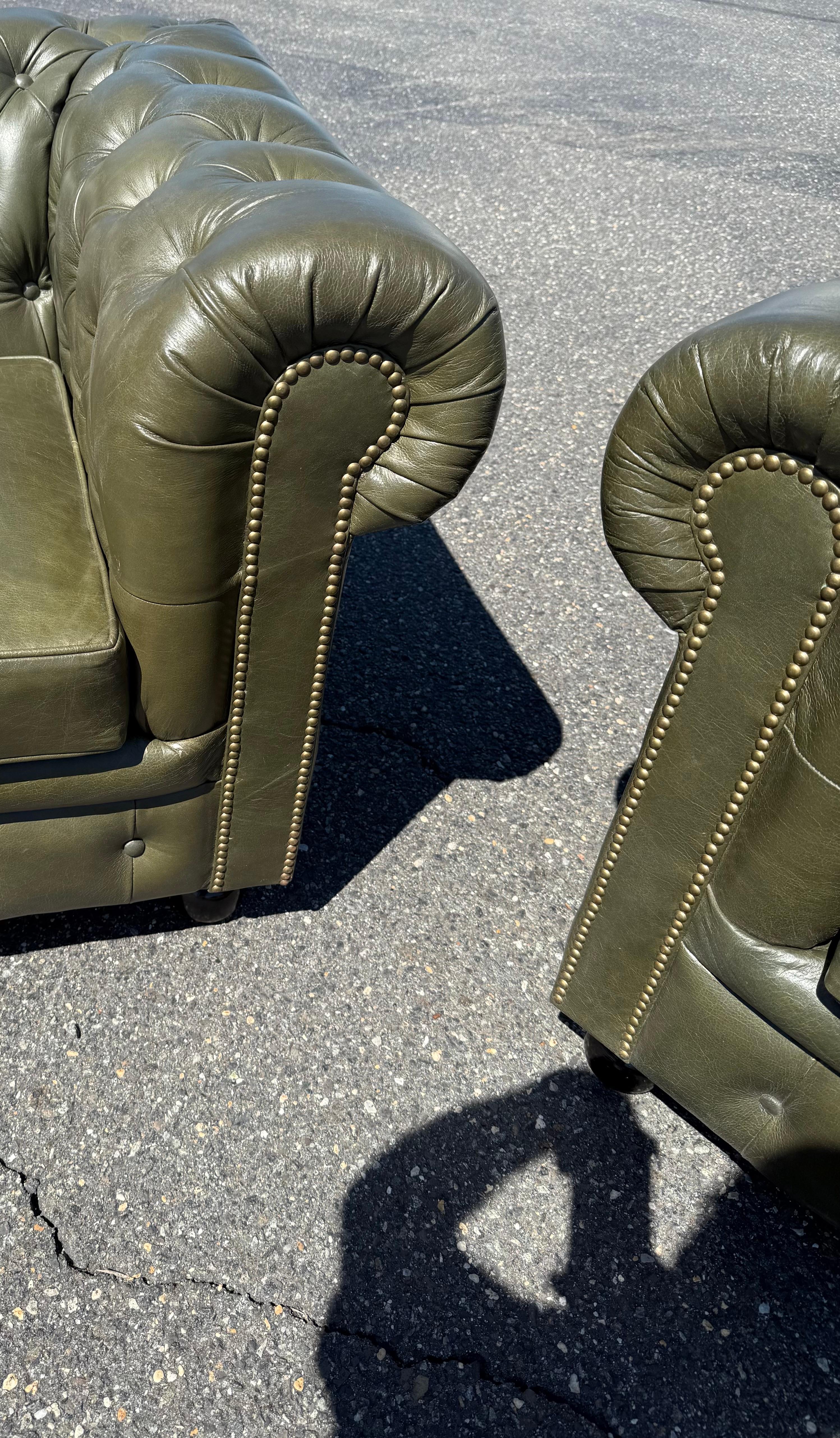 Bespoke Custom-Made English Olive Green Genuine Leather Chesterfield Club Chairs In Good Condition For Sale In Swedesboro, NJ
