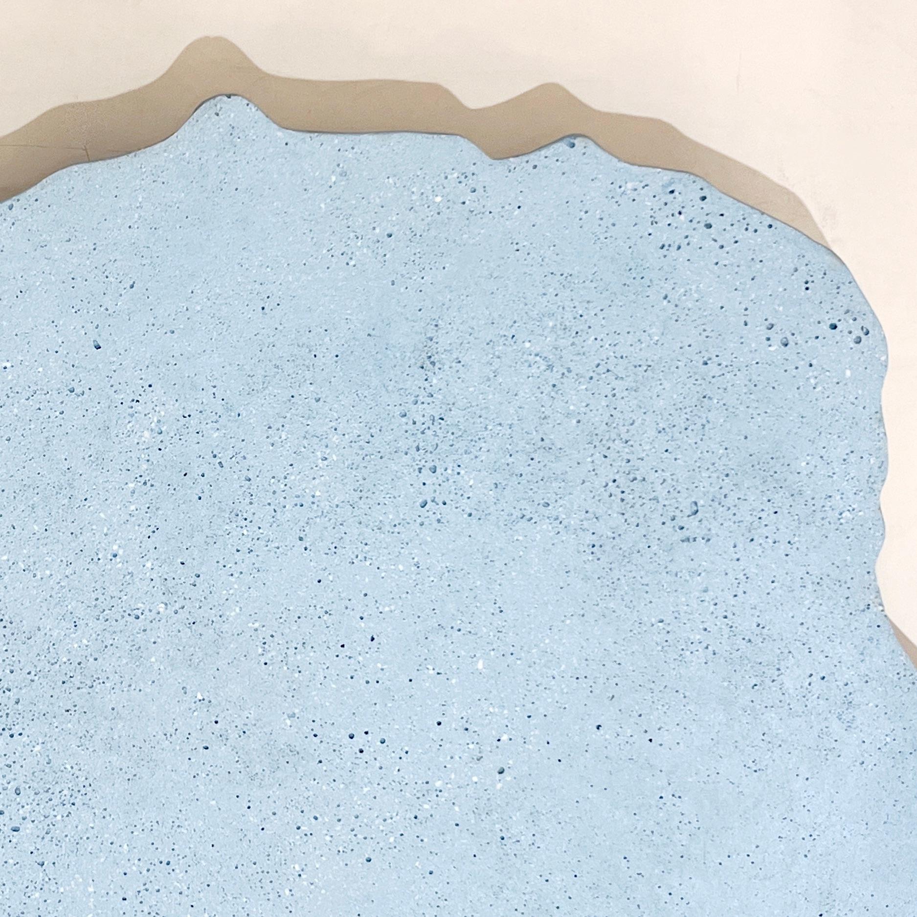 Maßgefertigter anpassbarer italienischer hellblauer Tafelaufsatz aus recyceltem Harzschale/Wandkunstschale (Handgefertigt) im Angebot