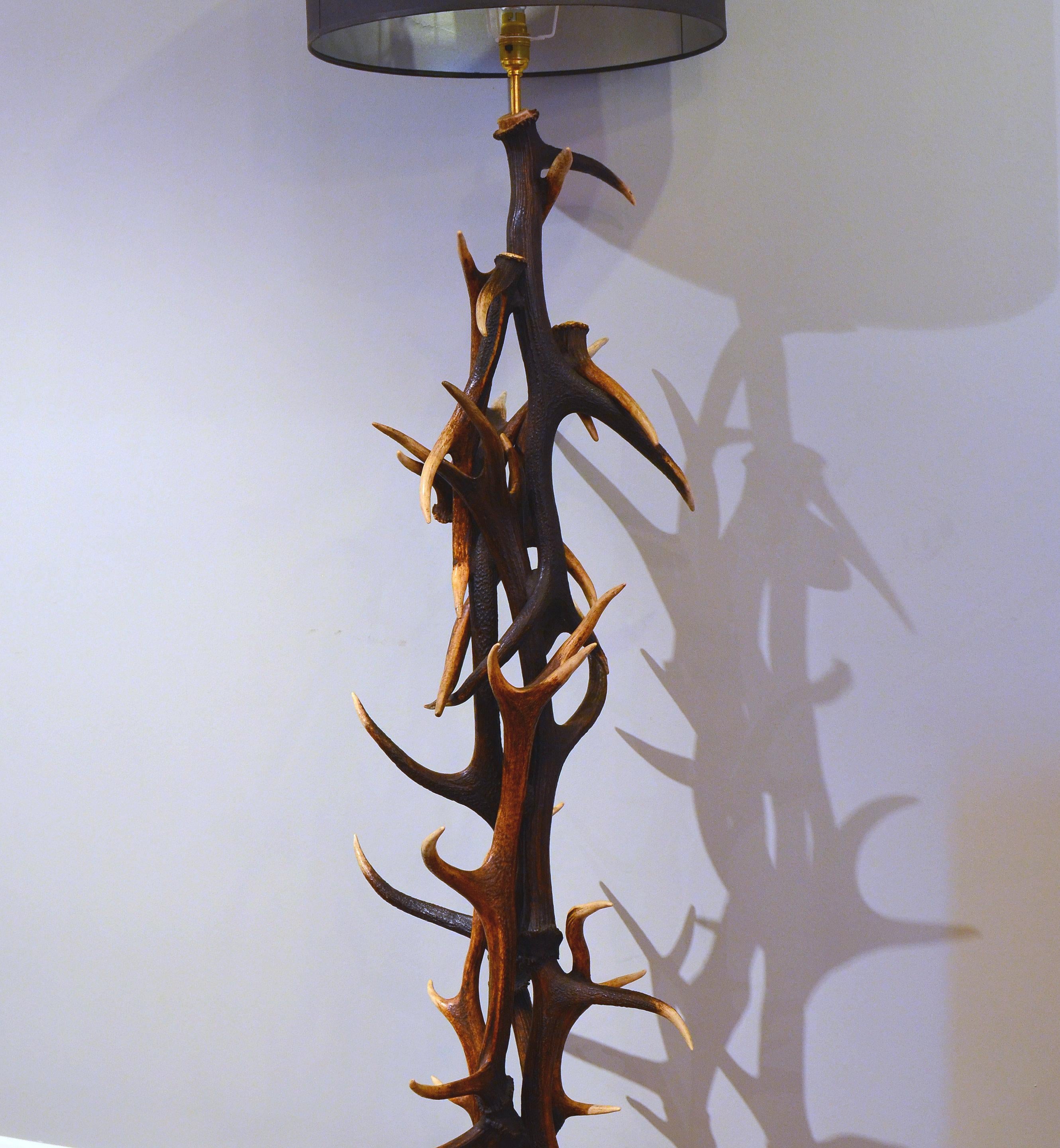 This gorgeous and bespoke made deer antler floor standing lamp is made up of naturally shed red deer antler Horn from Scotland. These lamps are unique as no two are alike. The lamp measures approximately 63 in - 1560 cm in height with a diameter 17