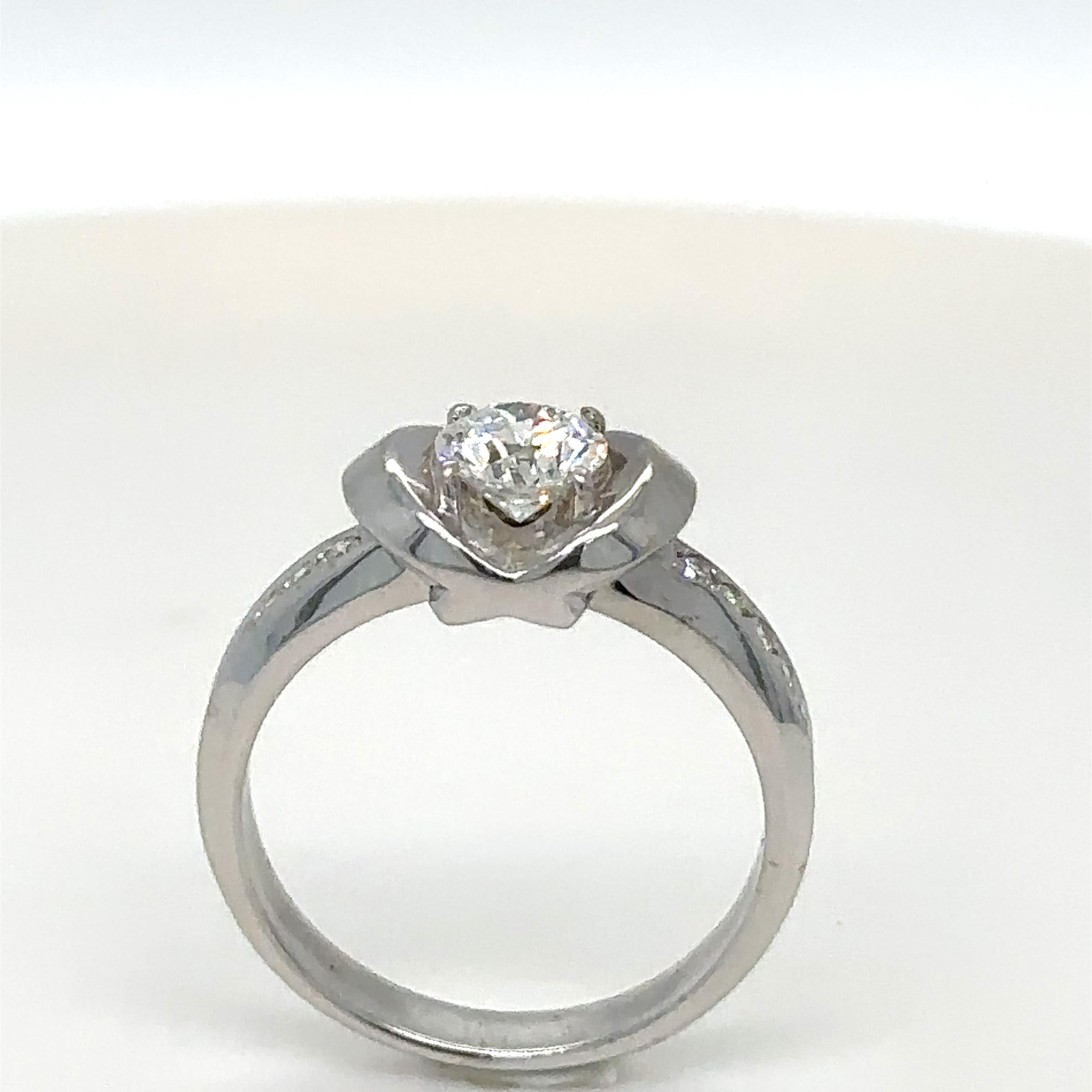Anillo de compromiso de diamantes a medida 0.67 ct en Excelente estado para la venta en SYDNEY, NSW