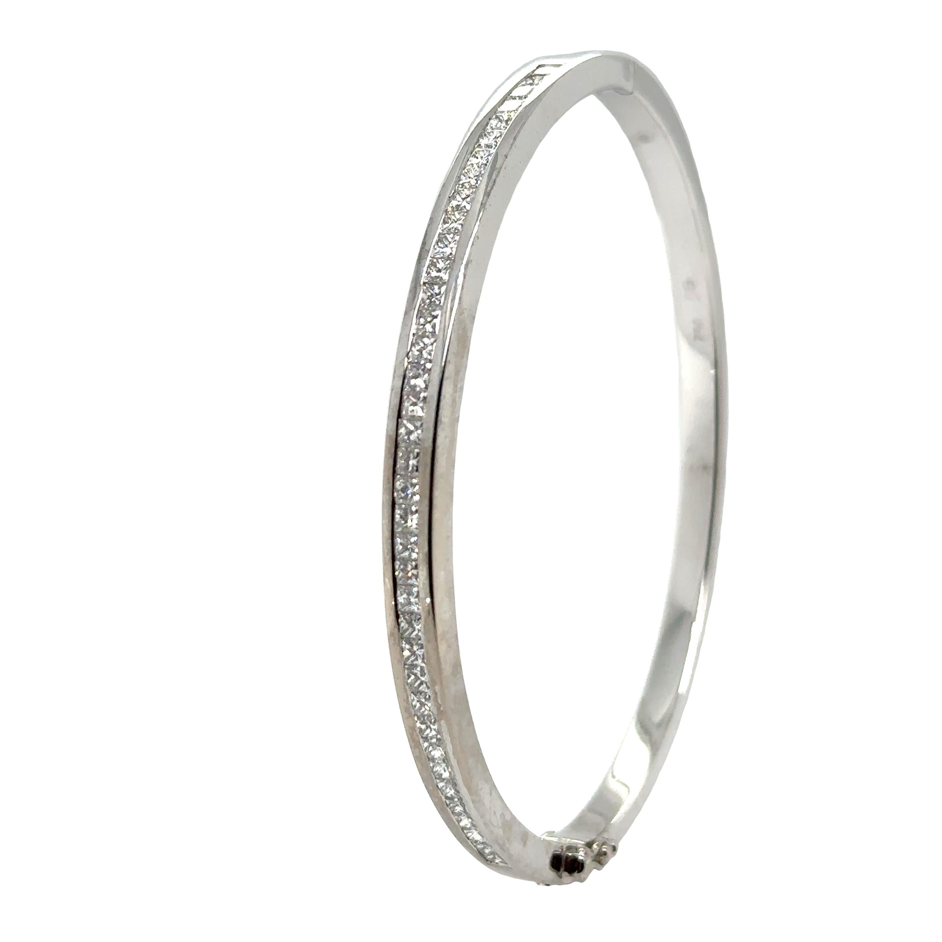 Unique features:

A Diamond Hinged Line Bangle with 37 princess cut diamonds channel set in 18ct white gold.

37 Diamonds = 1.85ct (estimated), Graded in setting as Colour: F, Clarity: VS

Weight 26.75 grams.

Metal: 18ct White Gold
Carat: