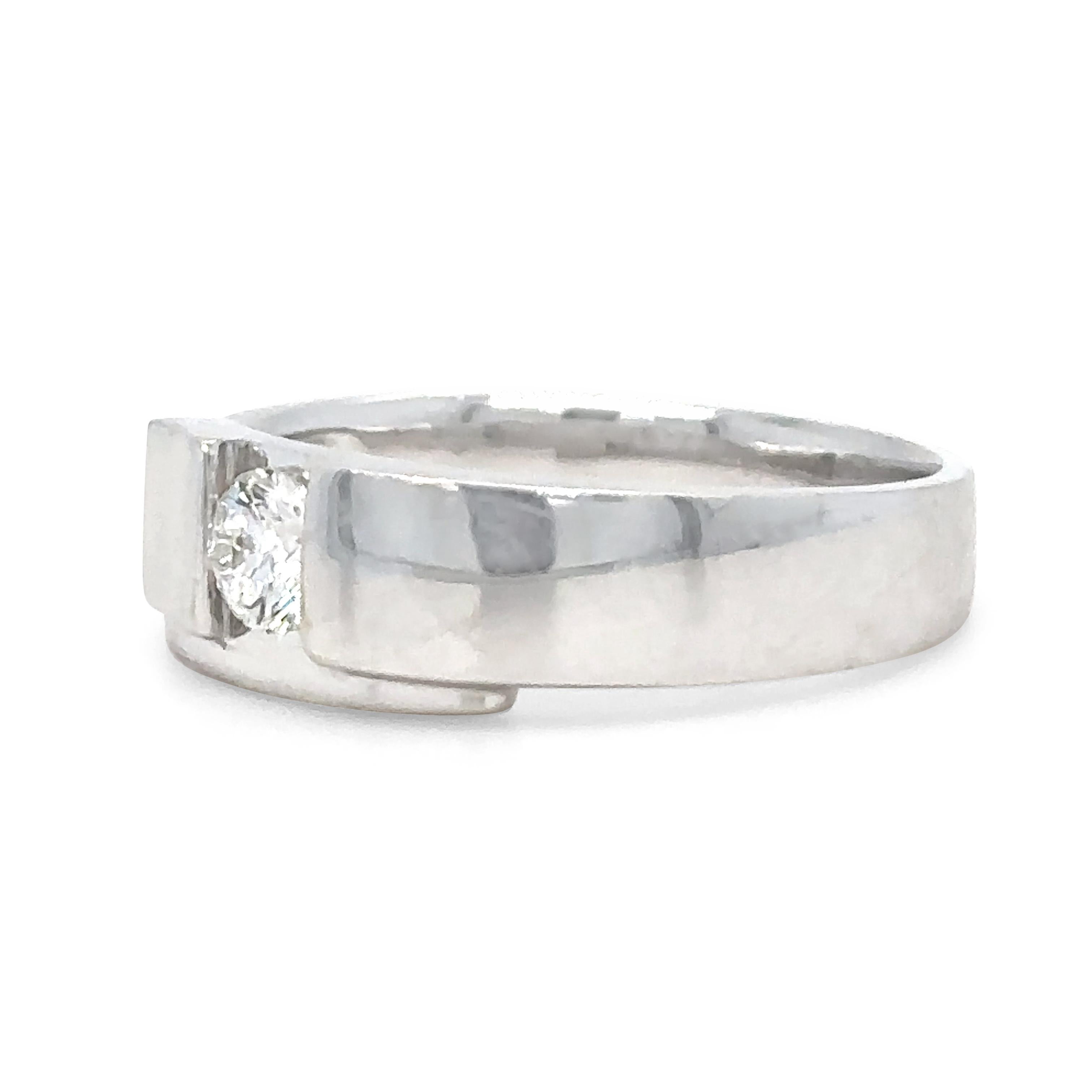 Round Cut Bespoke Diamond Ring 0.30ct For Sale