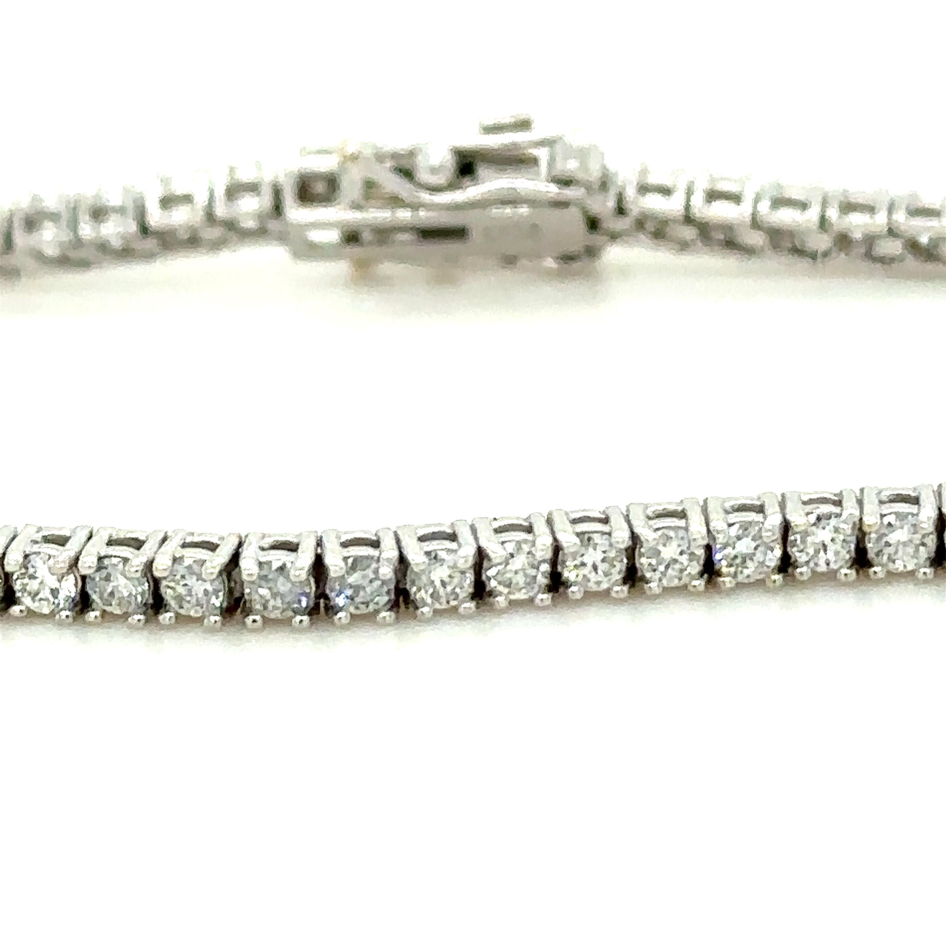Round Cut Bespoke Diamond Tennis Bracelet 1.73 Carat For Sale